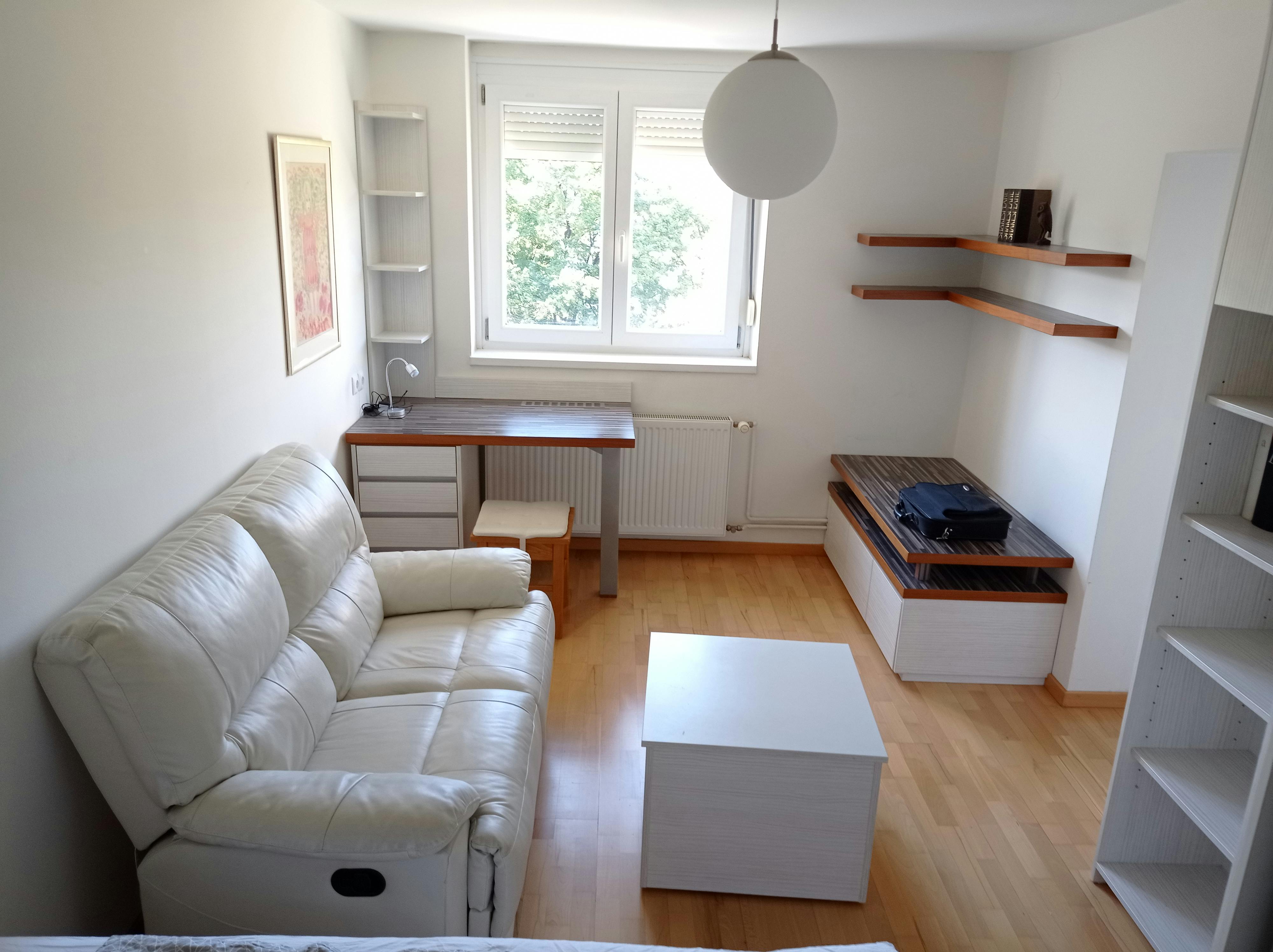 Studio te huur voor € 1.140 per maand in Ljubljana, Tesarska ulica