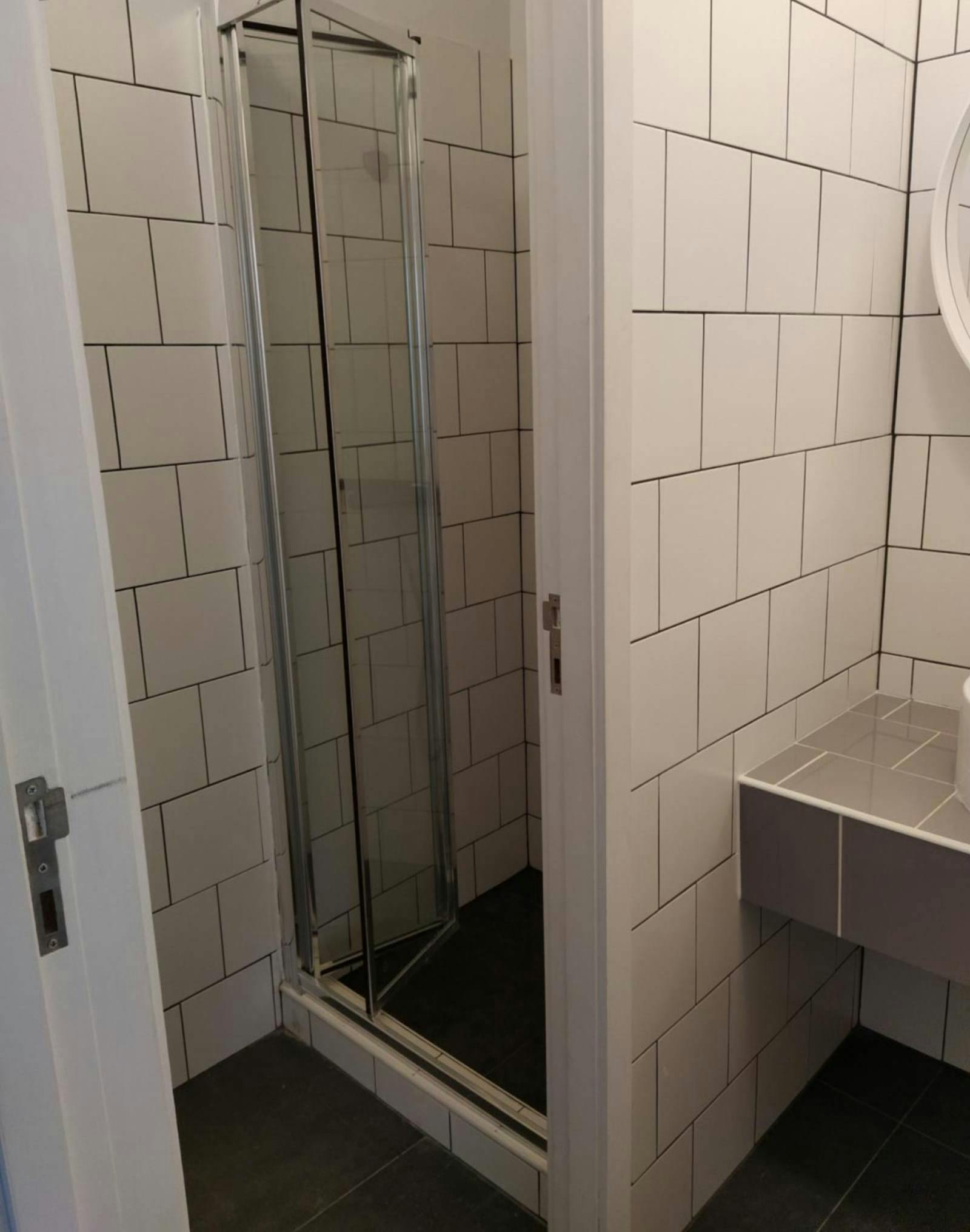 Double room Porto, 1 bed, 13m² — photo 7