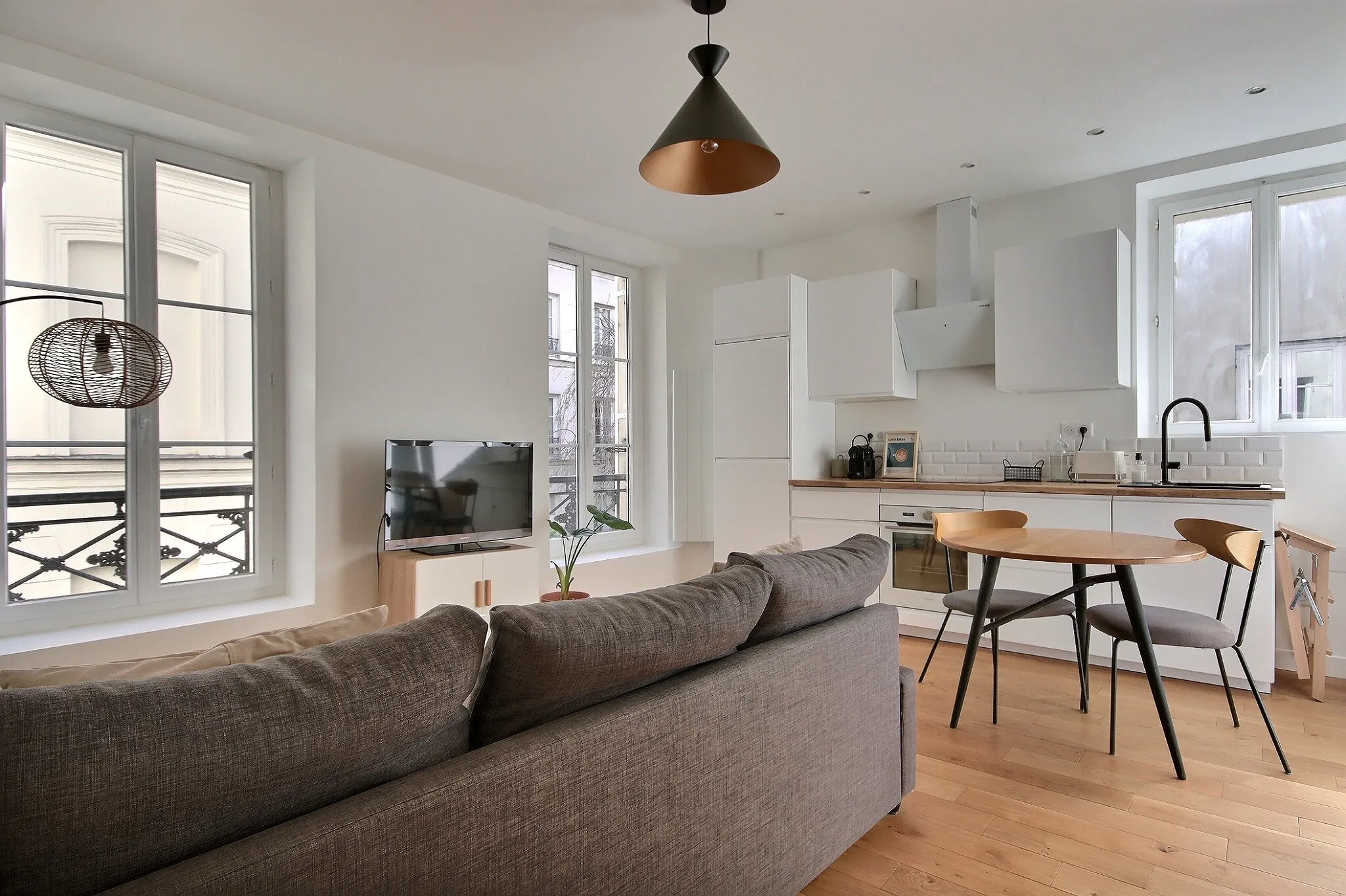 Rue Dulong, Paris preview