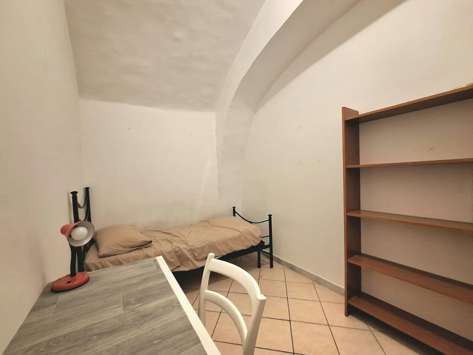 Private room for rent for €480 per month in Naples, Via Duomo