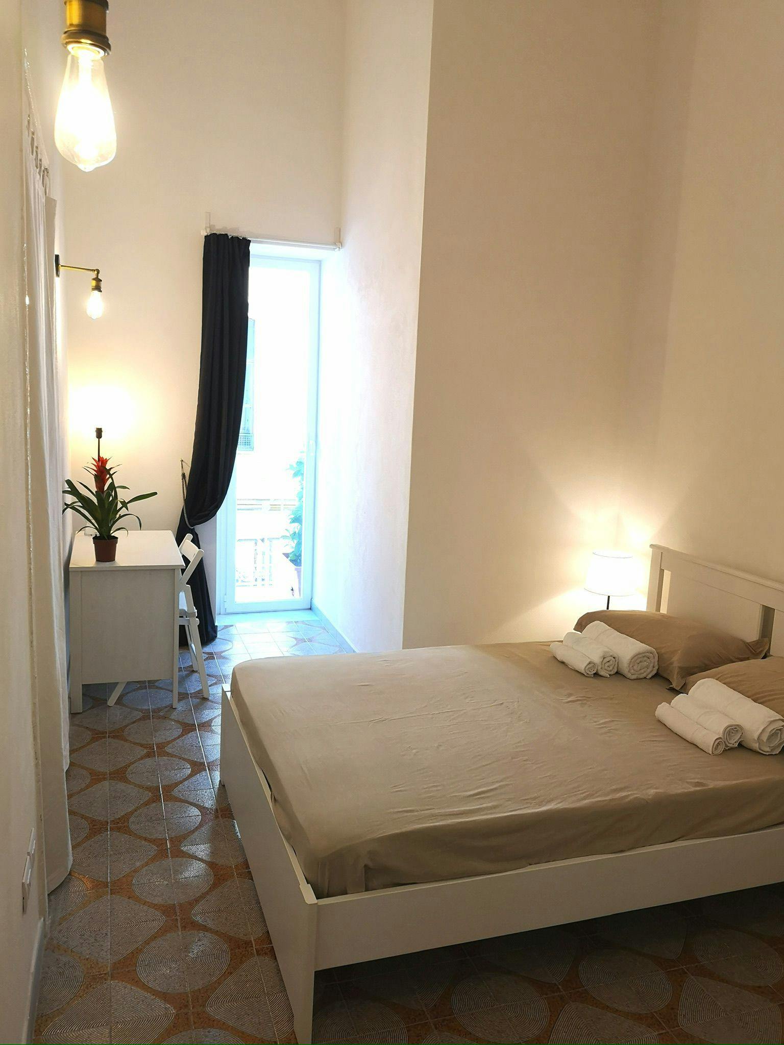 Private room for rent for €490 per month in Naples, Piazza Cavour
