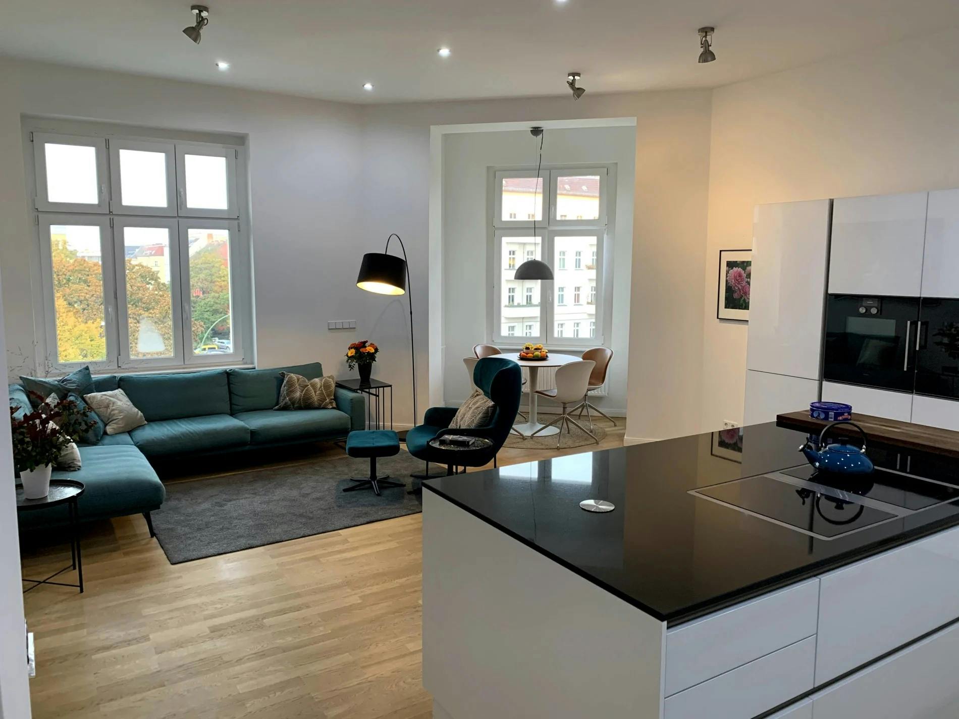 Apartment for rent for €2,600 per month in Berlin, Petersburger Straße