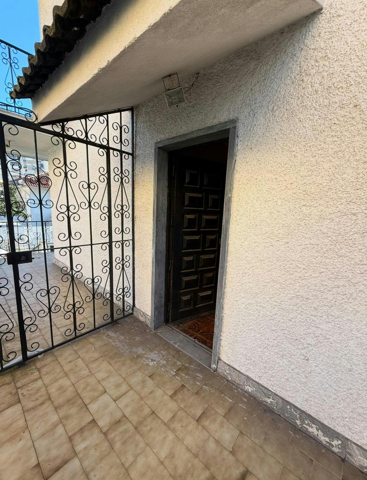 House for rent for €1,300 per month in Corroios, Rua António Nobre