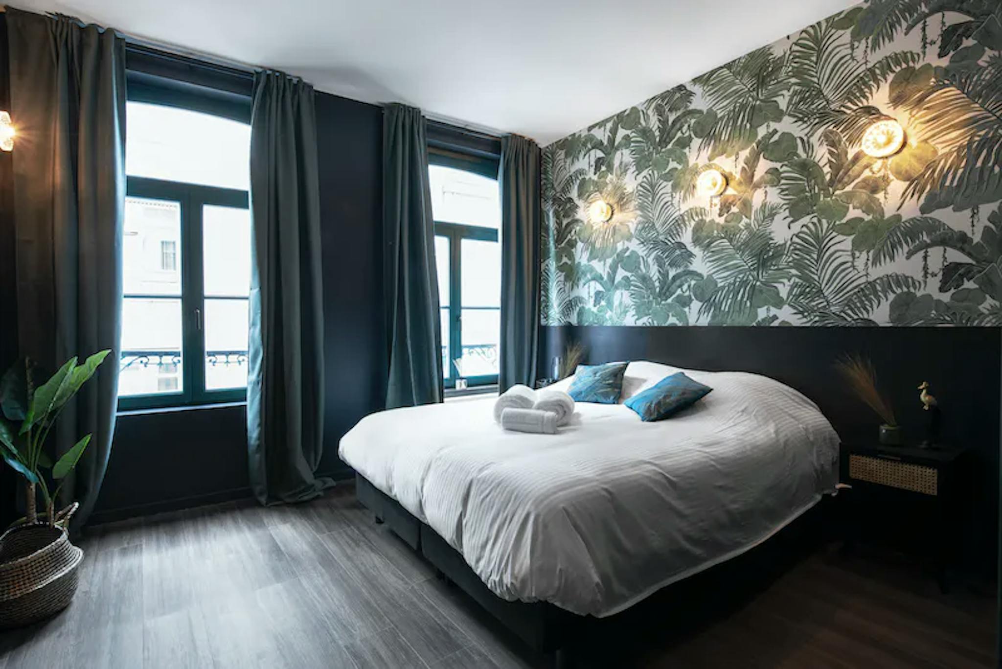 Rue des Echelles, Brussels preview