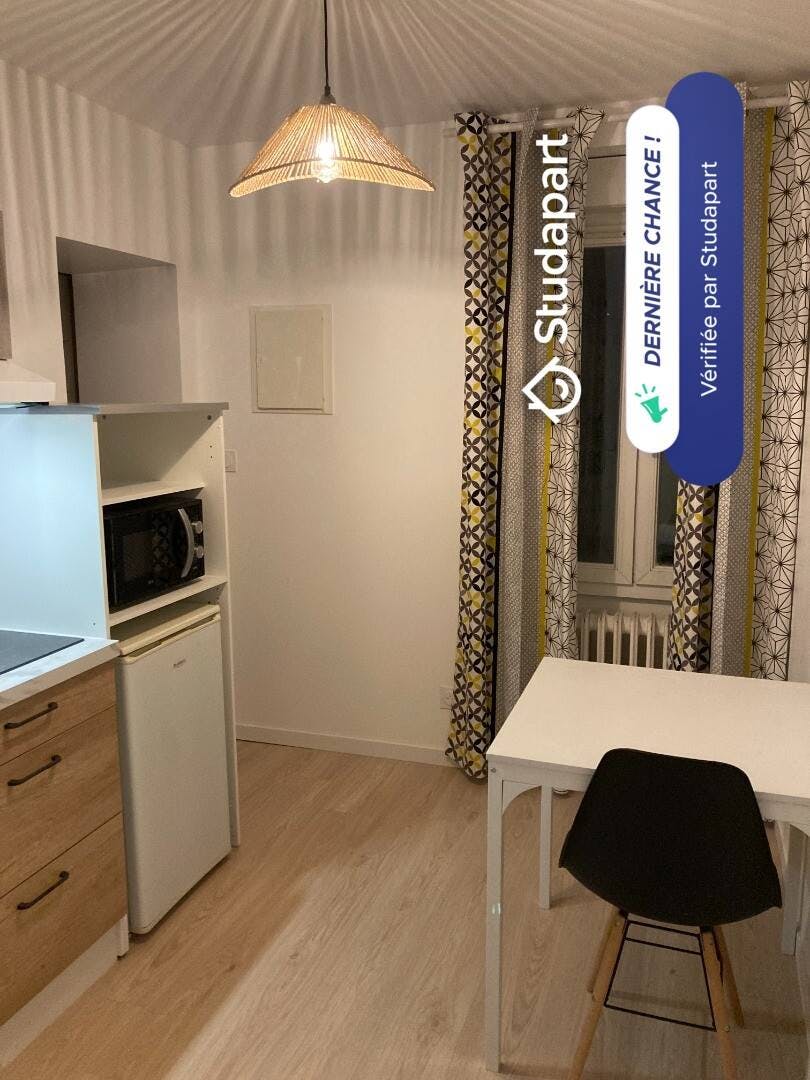 Квартира за оренду для 660 EUR на місяць у La Rochelle, Rue Emile Normandin