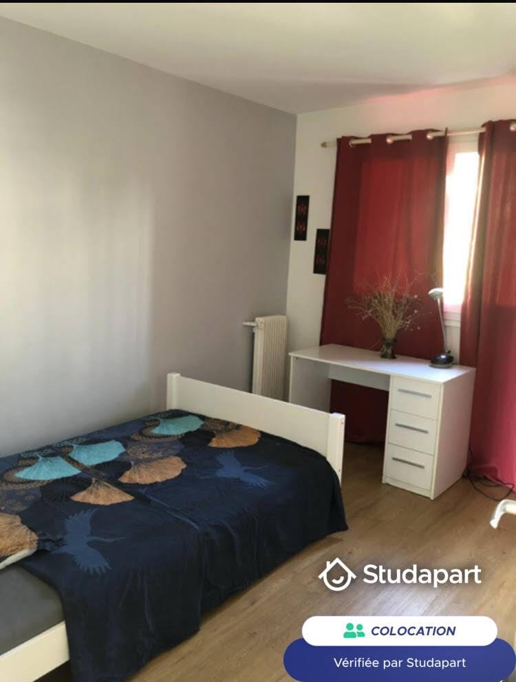 Privat rum att hyra för 410 € i månaden i Marseille, Avenue Jean Paul Sartre