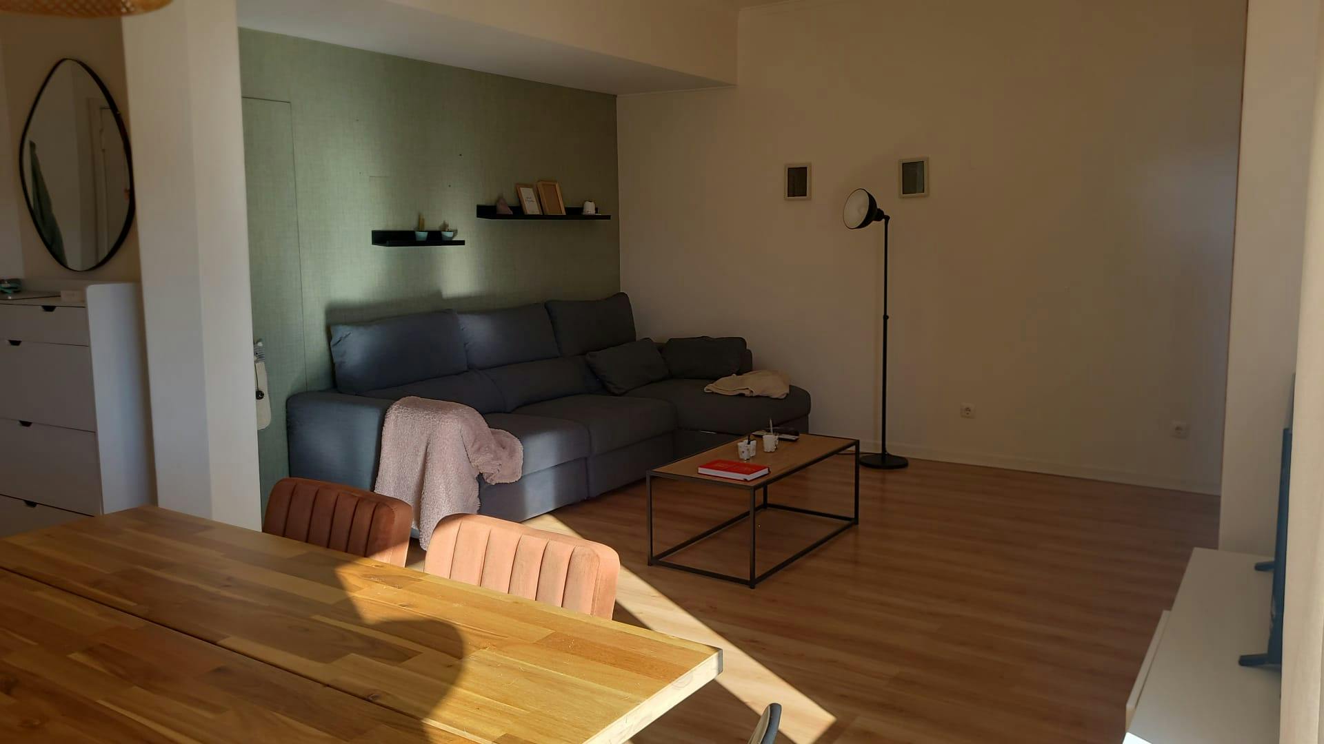 Apartment for rent for €1,200 per month in Lisbon, Calçada da Quintinha