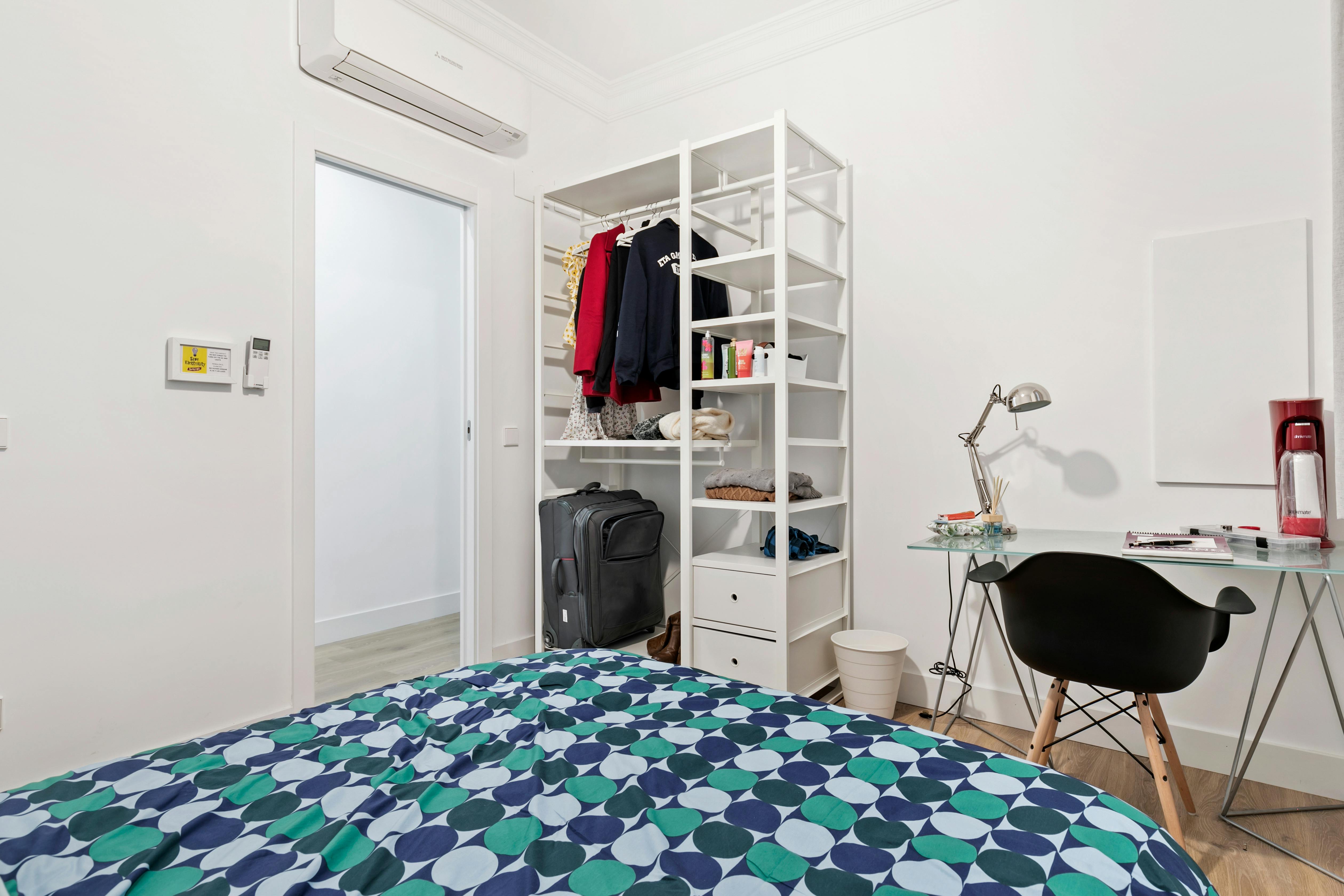 Private room for rent for €825 per month in Madrid, Calle de Fernando el Católico