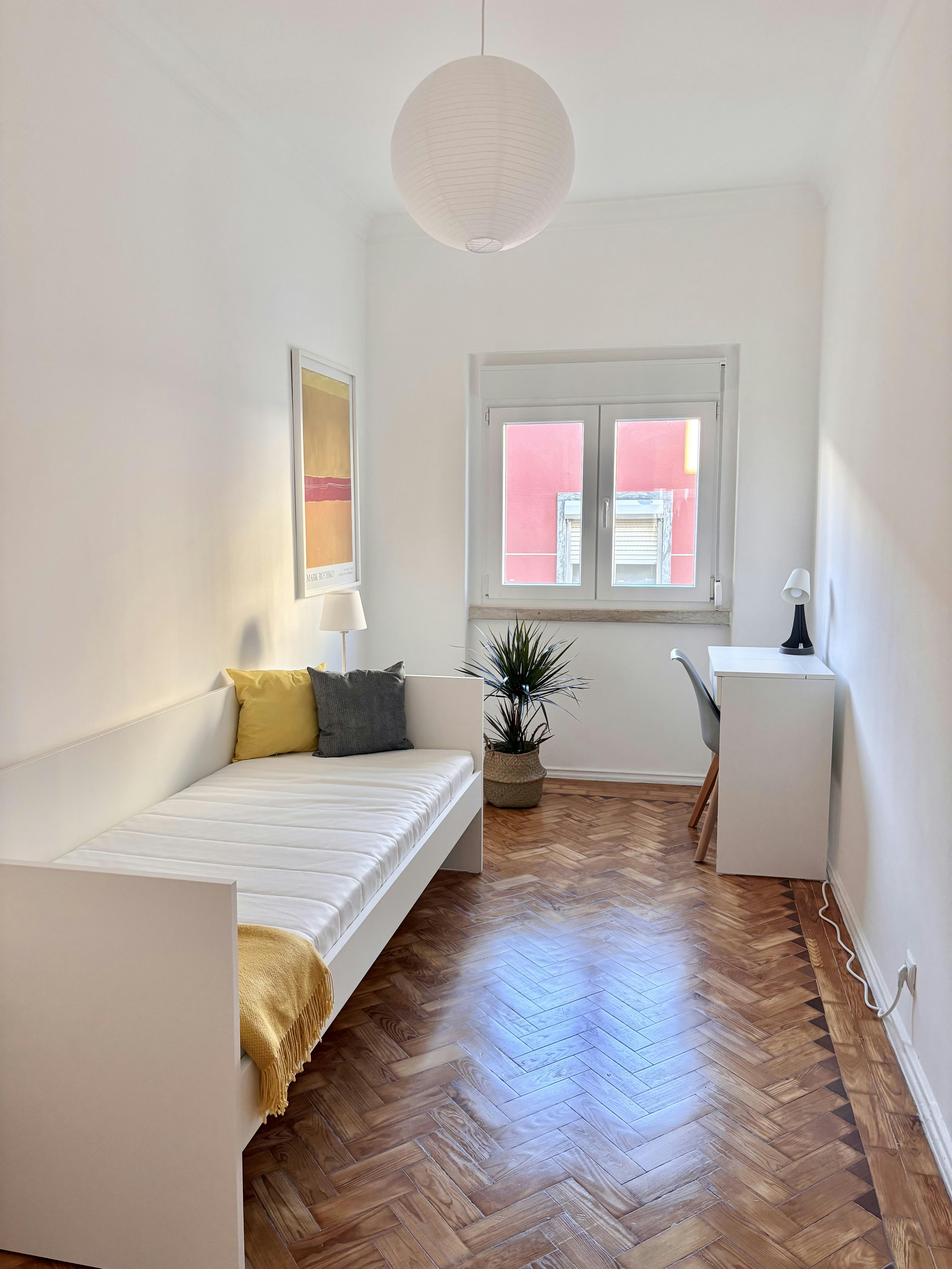Private room for rent for €570 per month in Moscavide, Rua Armistício