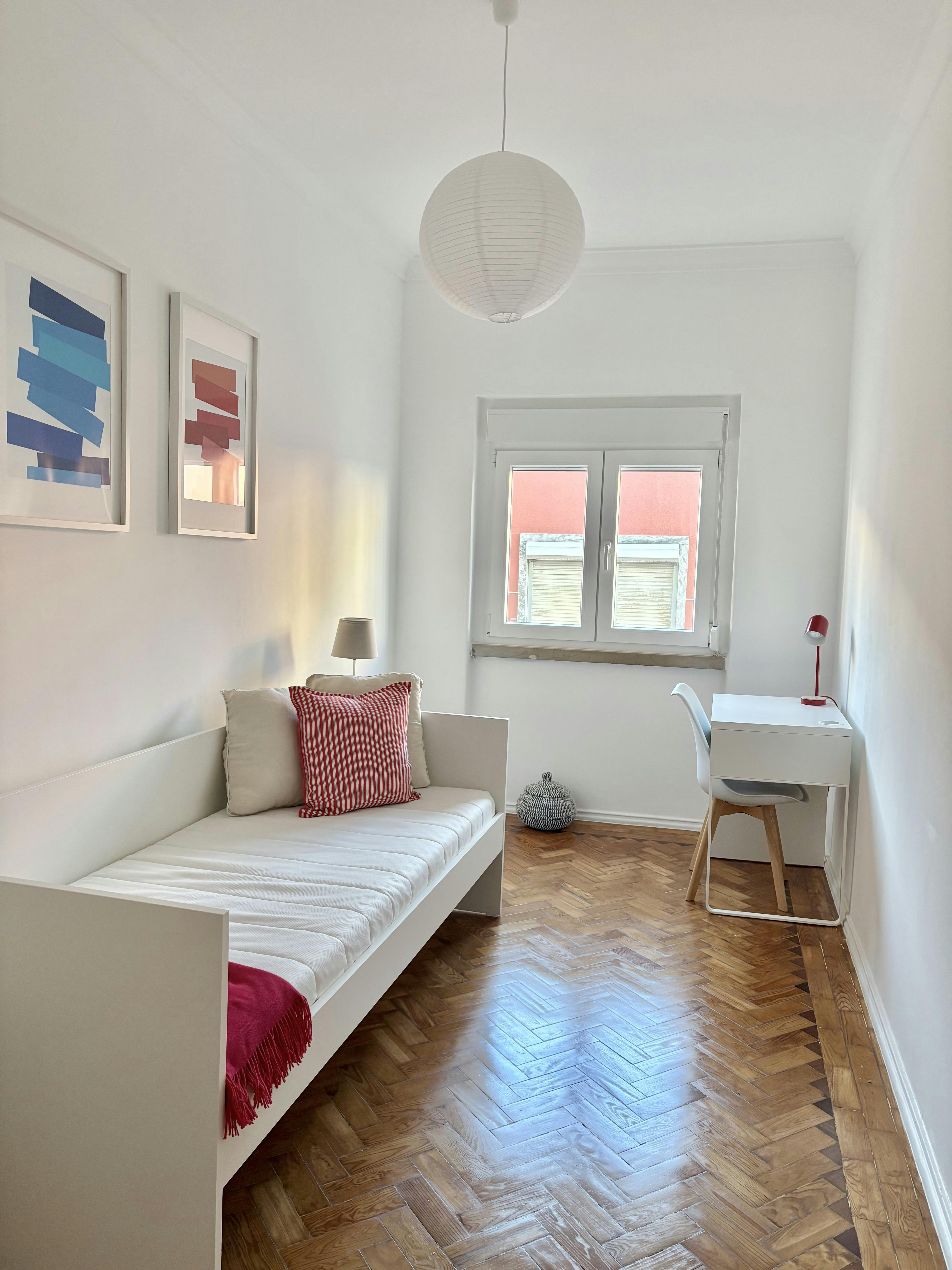 Private room for rent for €570 per month in Moscavide, Rua Armistício
