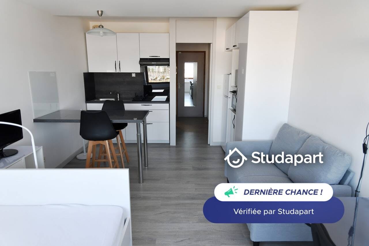 Appartement te huur voor € 550 per maand in La Rochelle, Avenue du Lazaret