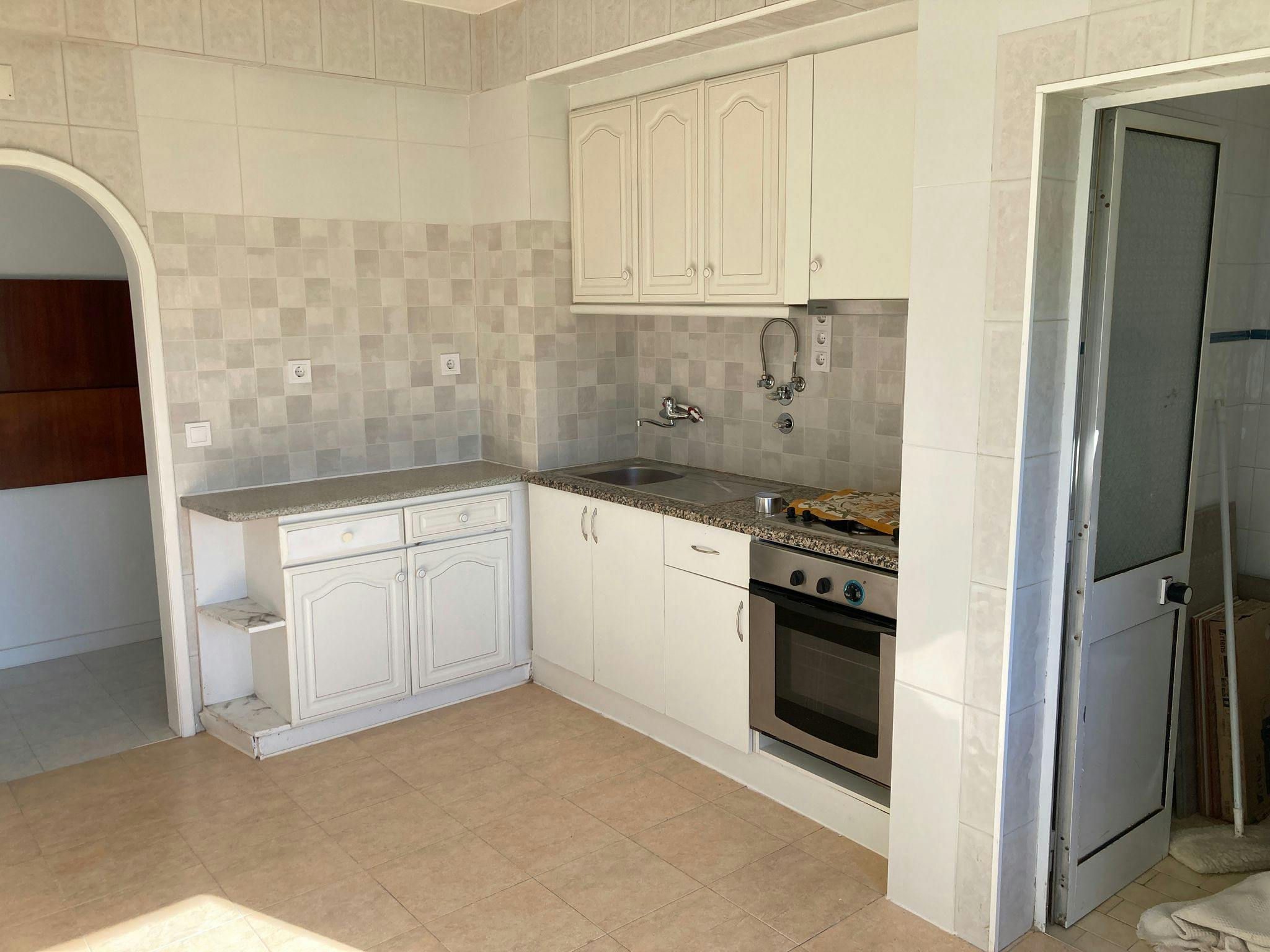 Apartment for rent for €1,100 per month in Torres Vedras, Rua Evaristo da Silva