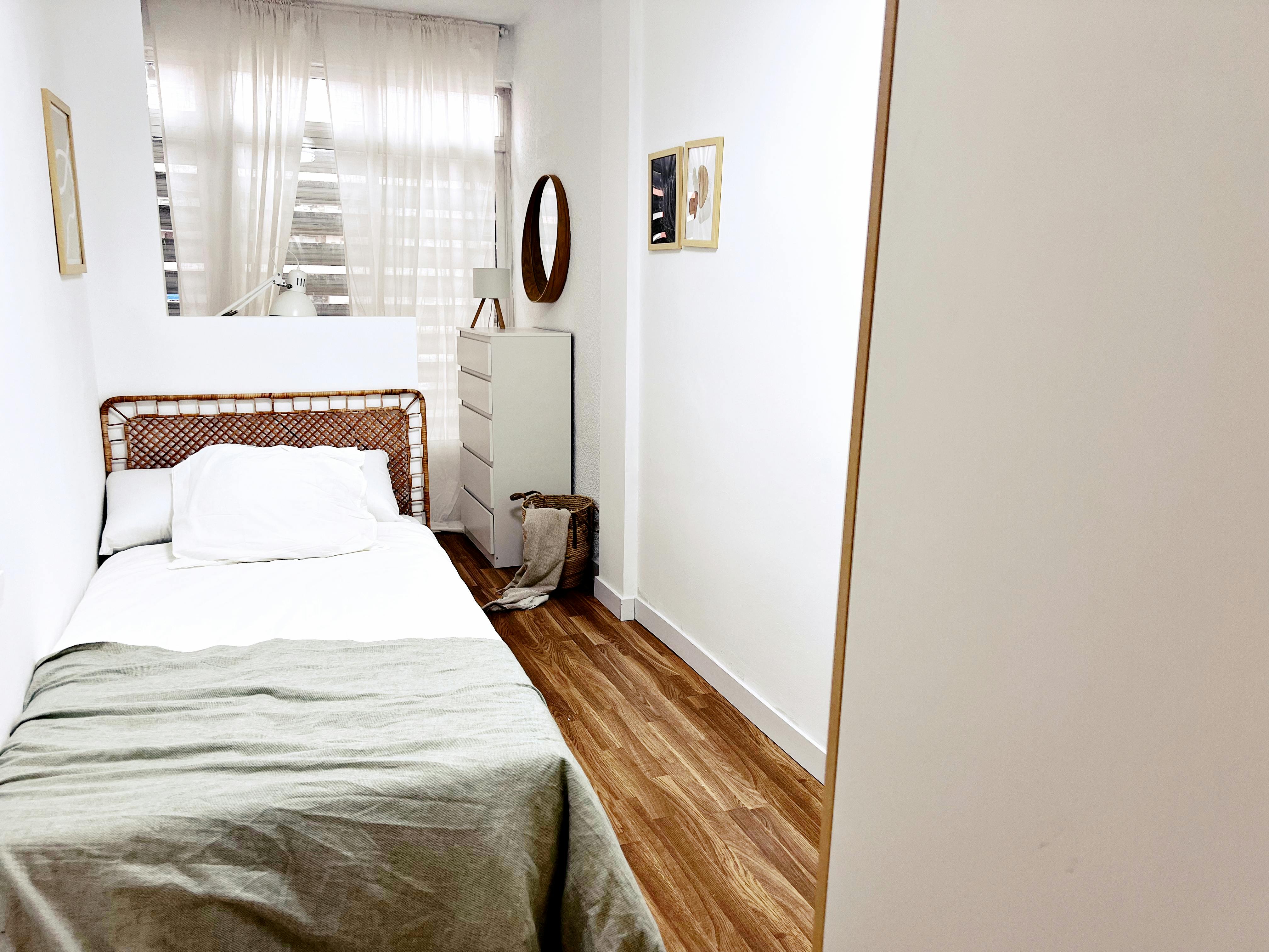 Single room Madrid, 1 bed, 11m² — photo 1
