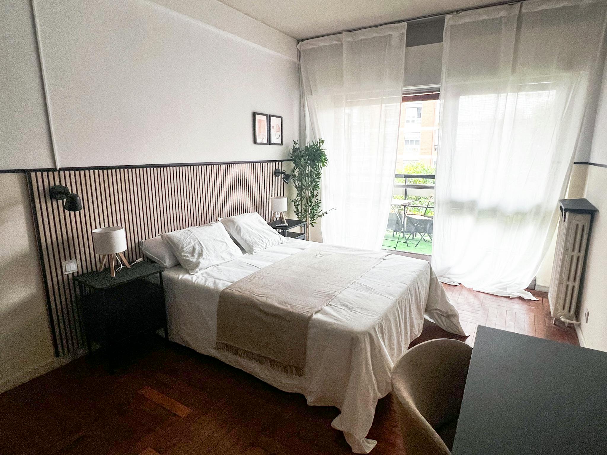 Calle de Loeches, Madrid preview