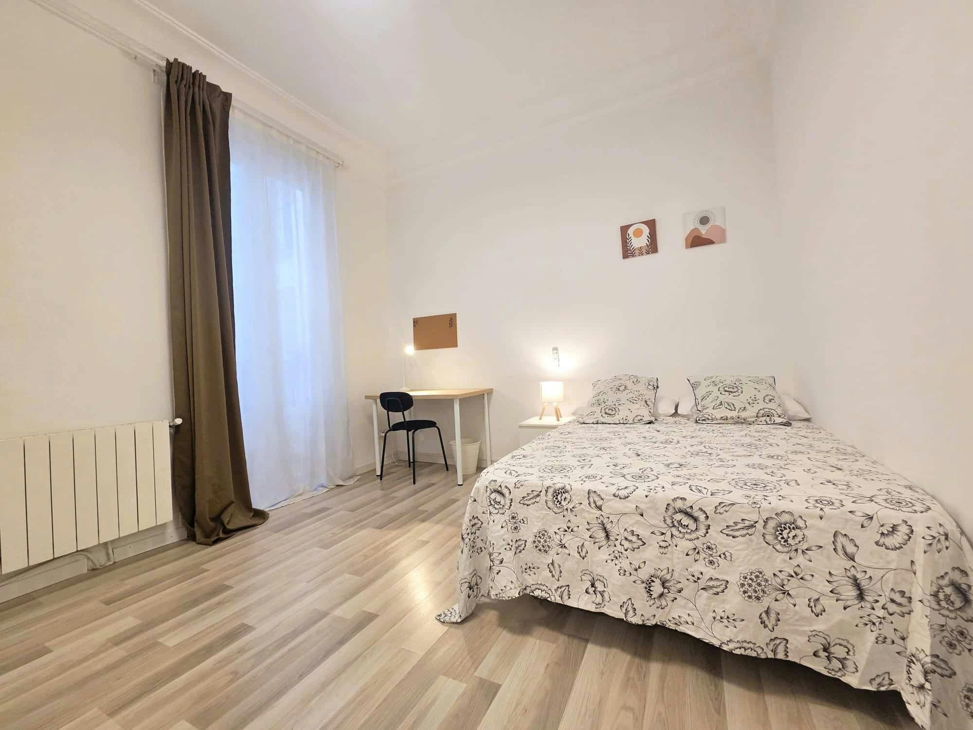 Private room for rent for €710 per month in Madrid, Calle de Atocha