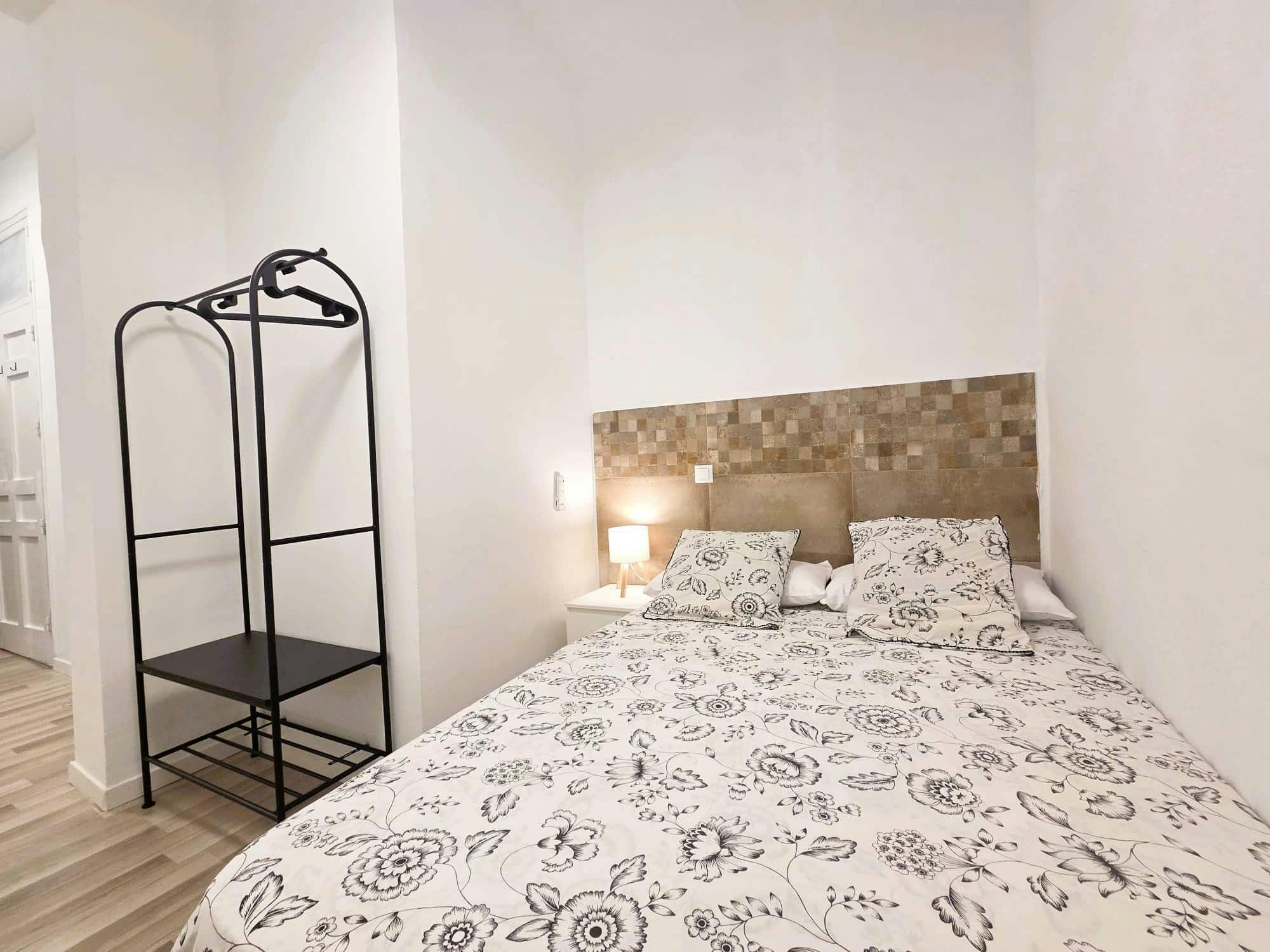 Shared room for rent for €750 per month in Madrid, Calle de Atocha