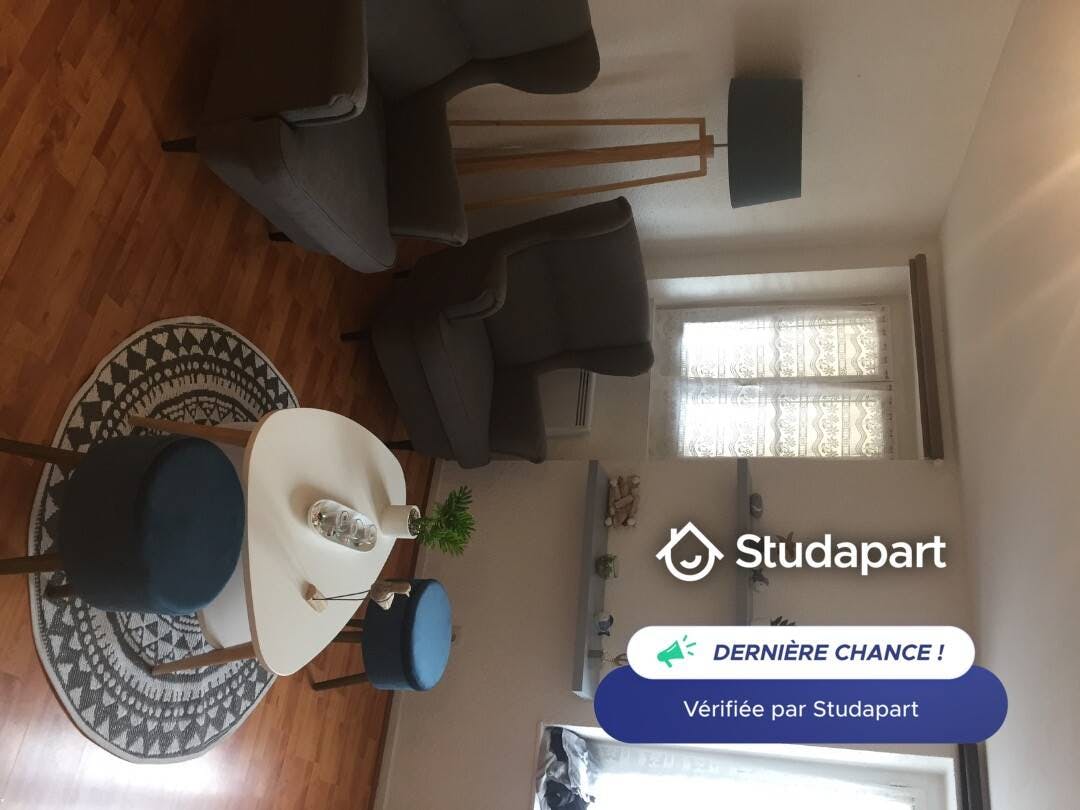 Apartment for rent for €890 per month in La Rochelle, Rue Saint-Nicolas