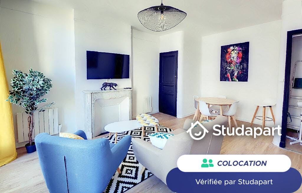 Private room for rent on Boulevard National, Marseille