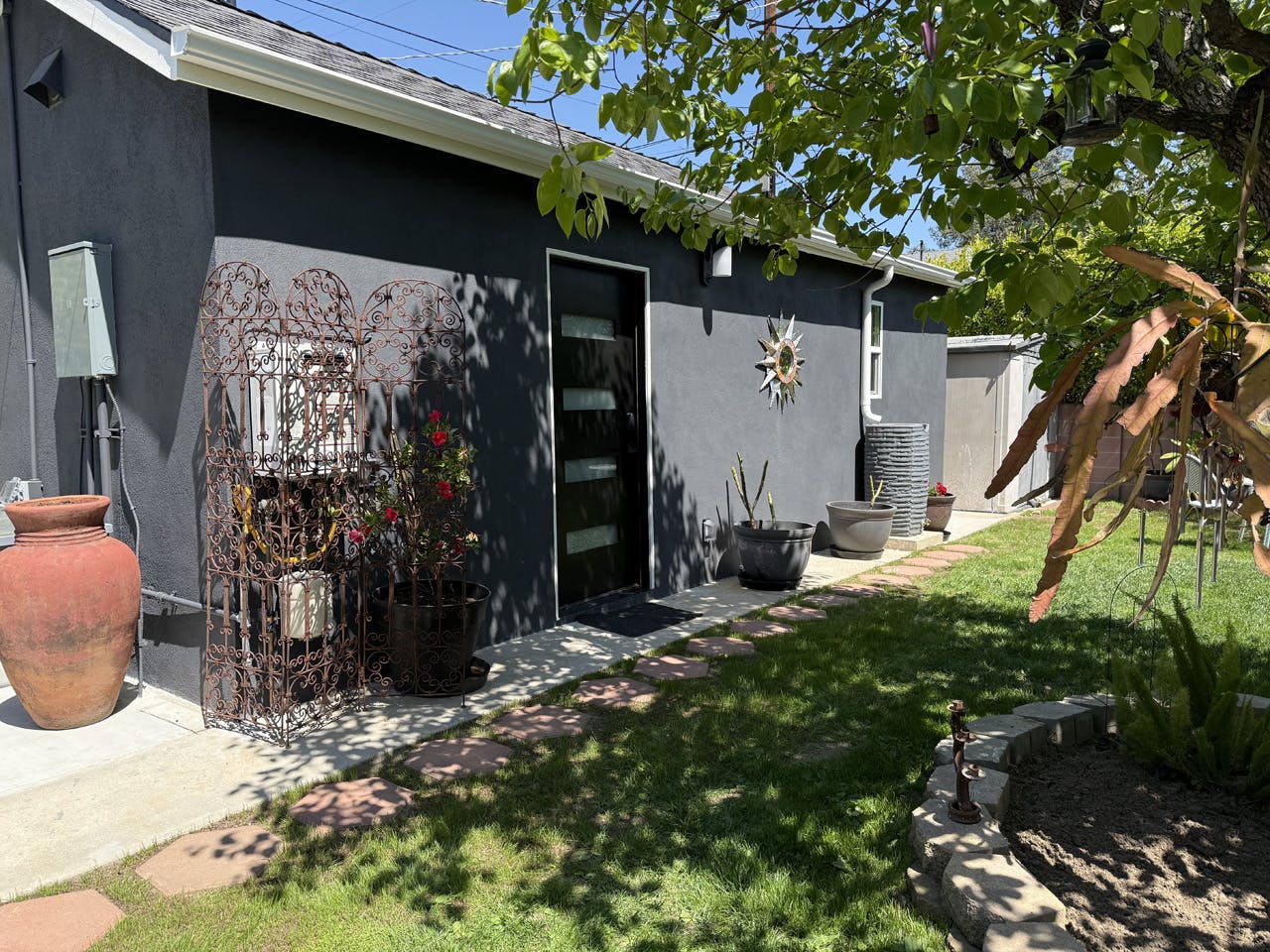 Студия сдается в аренду за $2,000 в месяц в Los Angeles, Irvine Avenue