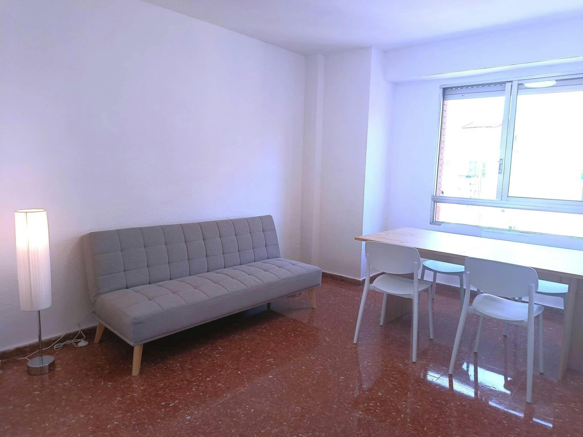 Single room Valencia, 1 bed, 9m² — photo 1