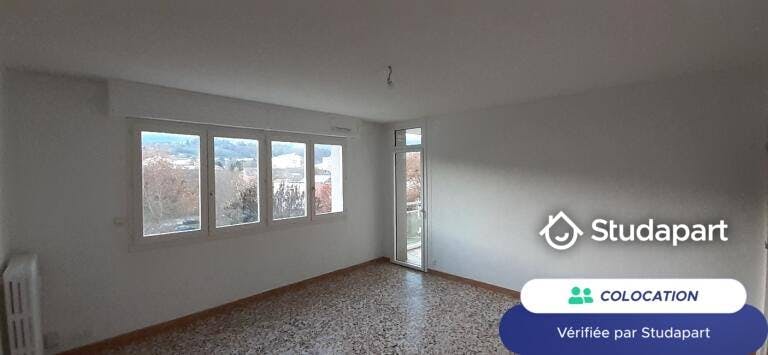 Отдельная комната сдается в аренду за 400 € в месяц в Chambéry, Rue de Salins