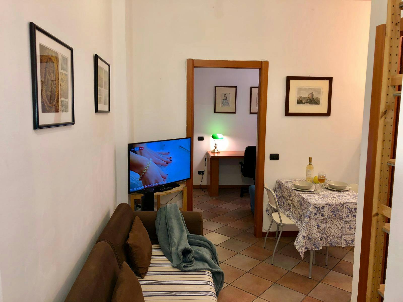 House for rent for €1,250 per month in Milan, Via Salasco
