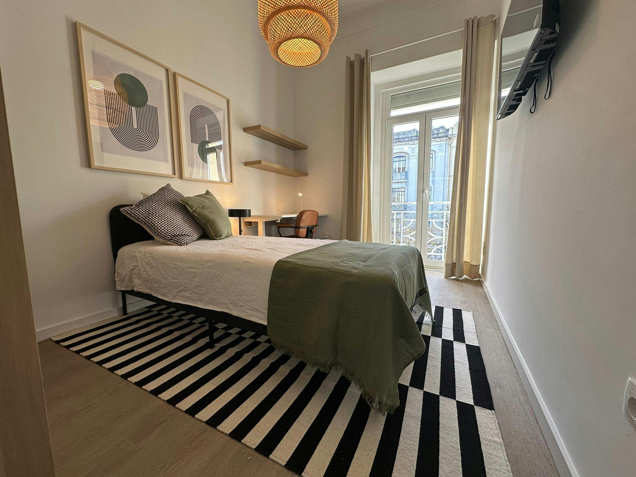 Private room for rent for €800 per month in Lisbon, Avenida Ressano Garcia