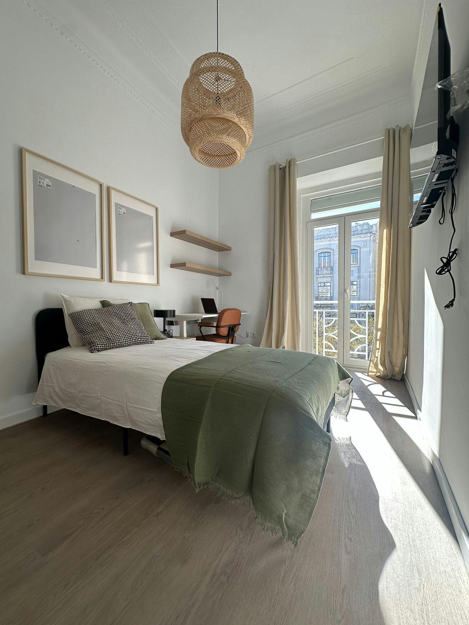 Private room for rent for €850 per month in Lisbon, Avenida Ressano Garcia