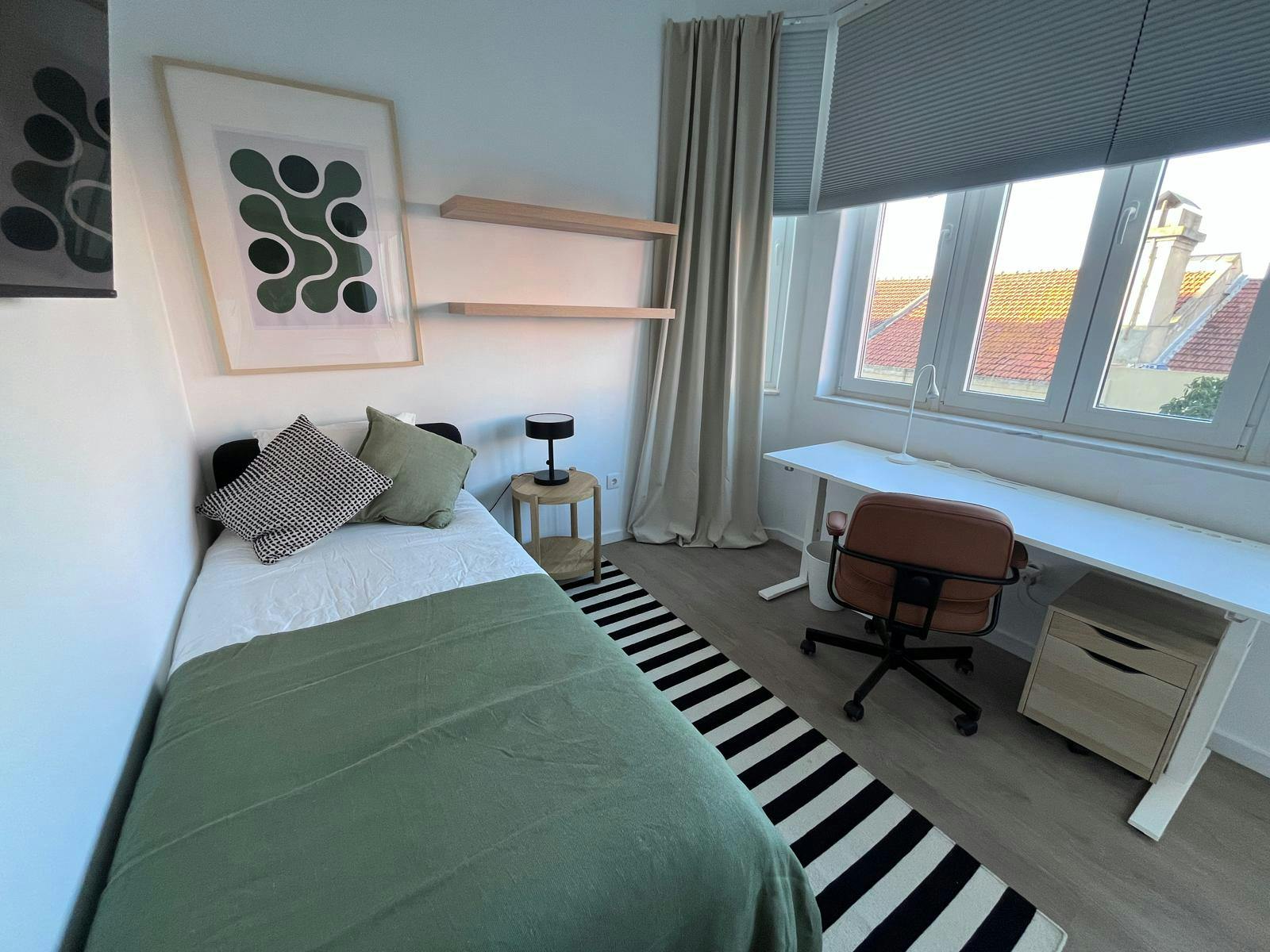 Private room for rent for €990 per month in Lisbon, Avenida Ressano Garcia