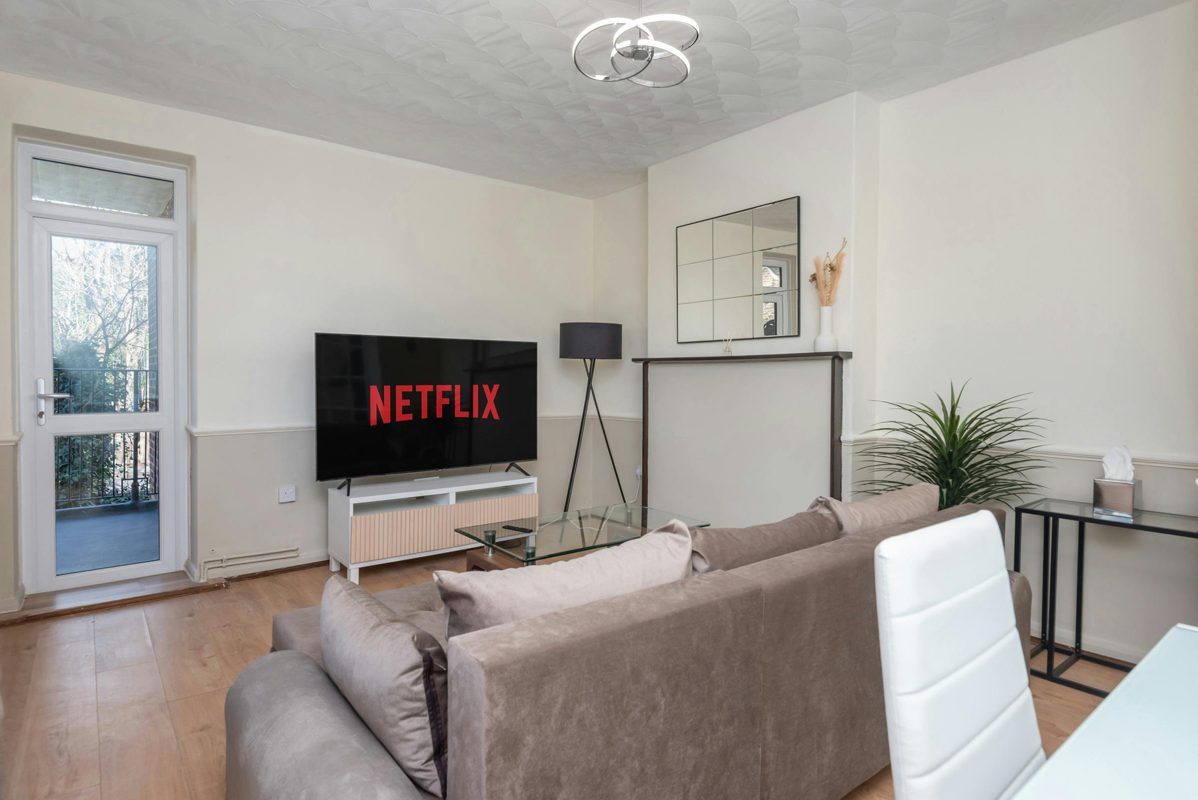 Apartment for rent for £5,100 per month in London, Lewisham Hill