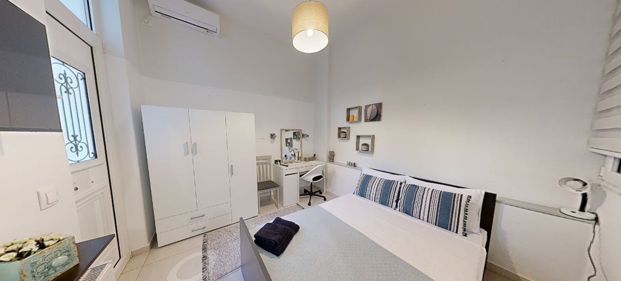WG-Zimmer zu mieten für 380 € pro Monat in Athina, Smirnis