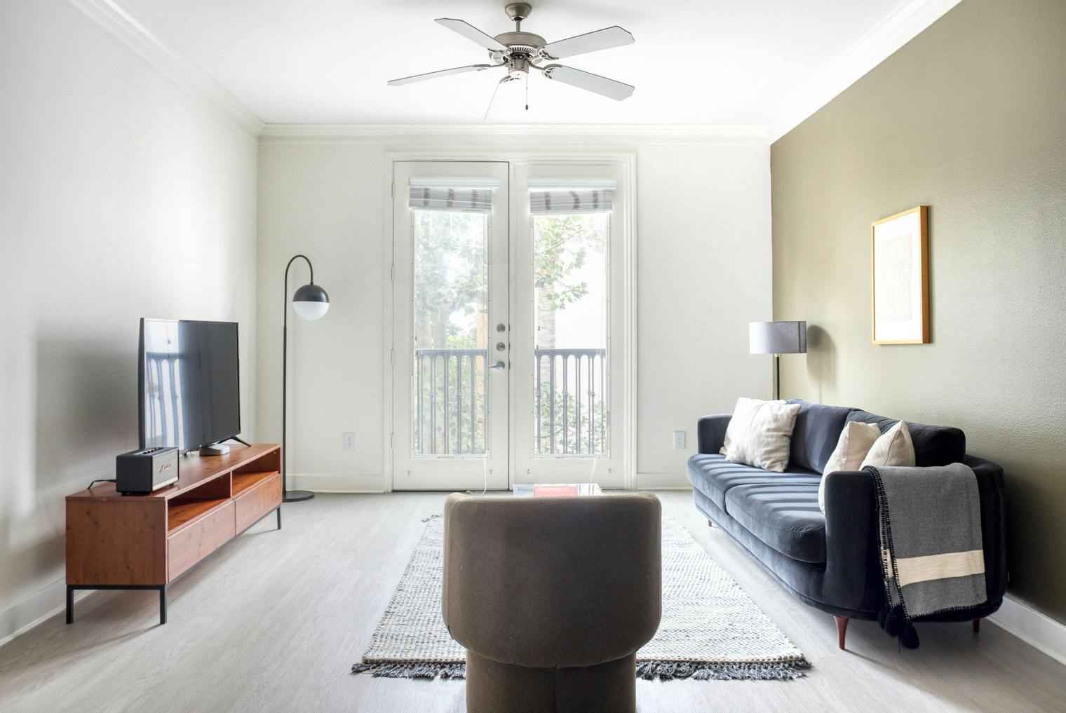 Appartamento in affitto a $7,674 al mese a Los Angeles, Crescent Park West