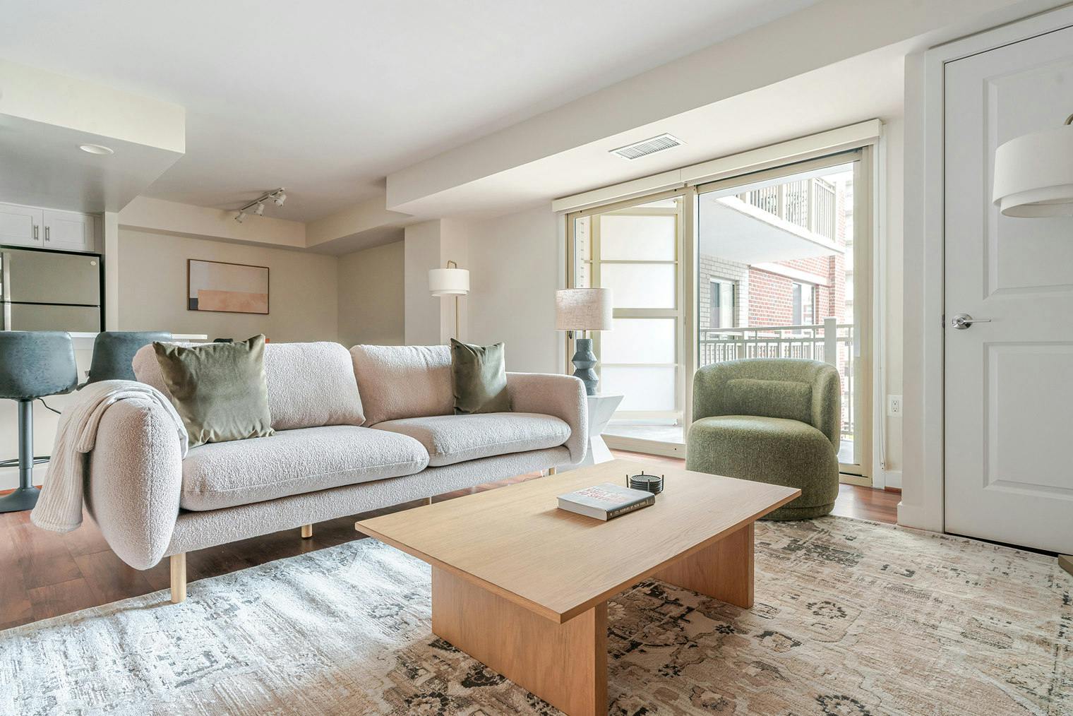 Appartamento in affitto a $8,167 al mese a Arlington, 9th Street North