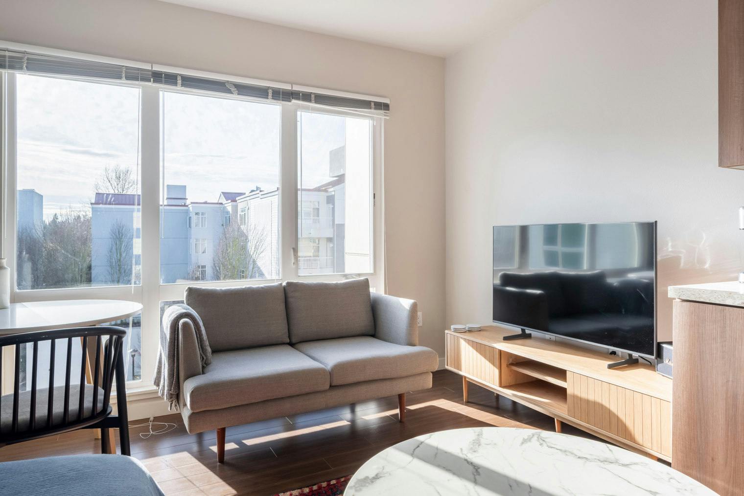 Kawalerka do wynajęcia za $2,478 miesięcznie w mieście Bellevue, Main Street