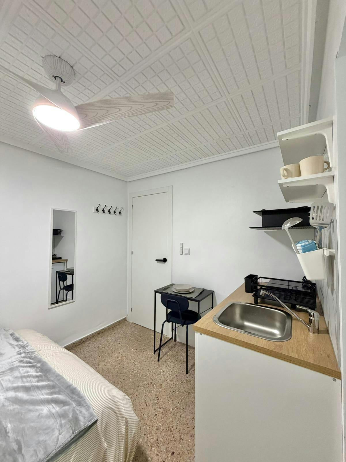 Single room Xirivella, 1 bed, 10m² — photo 4