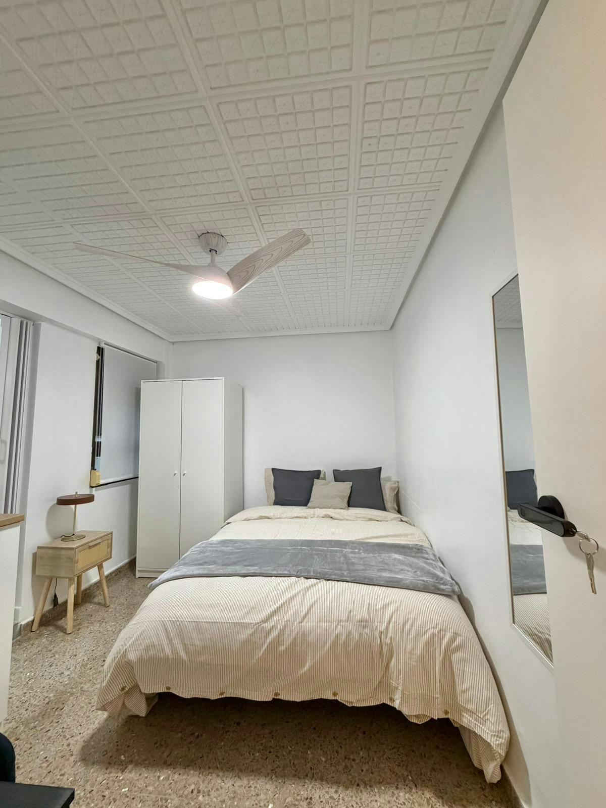 Single room Xirivella, 1 bed, 10m² — photo 2
