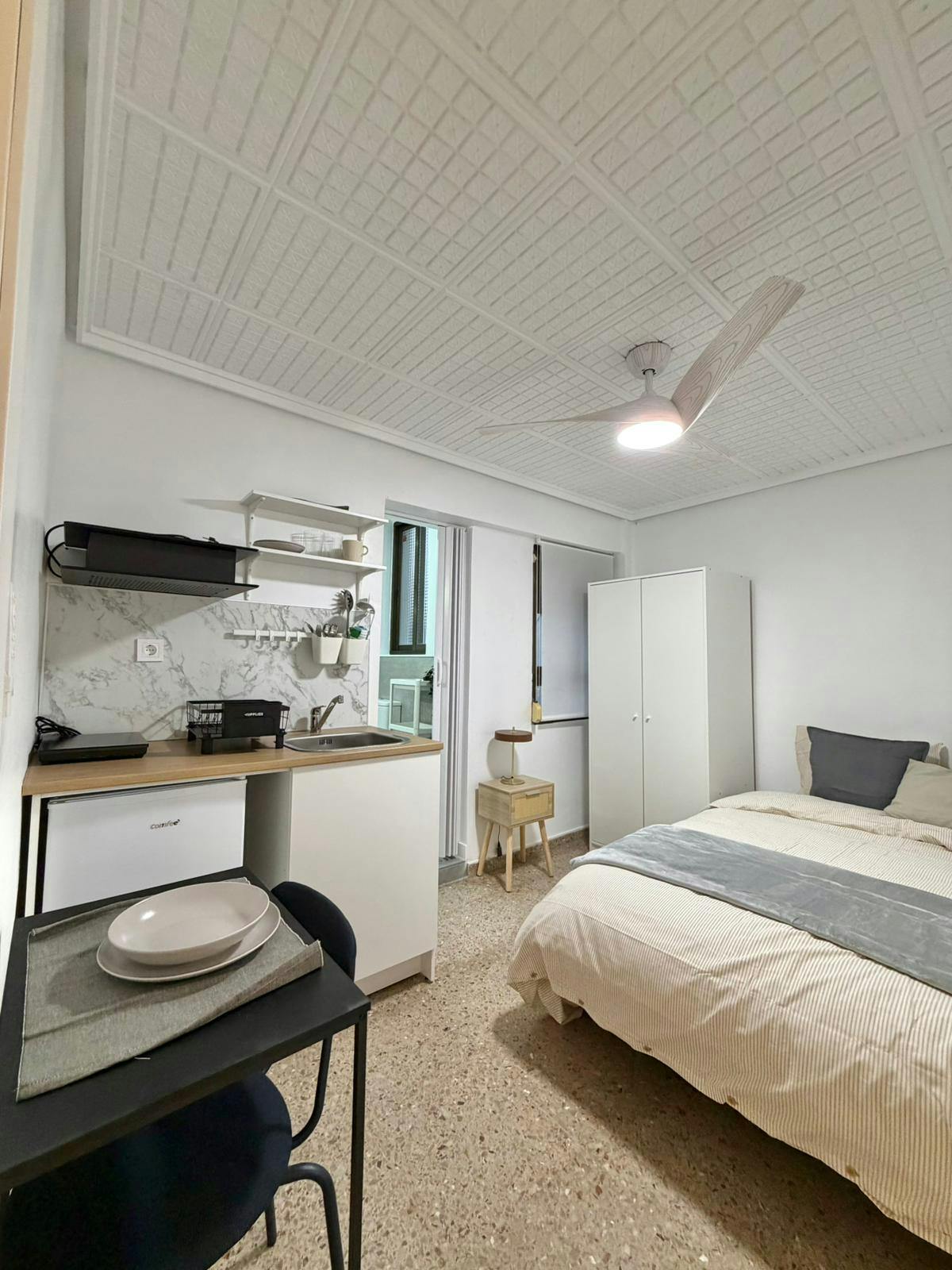 Single room Xirivella, 1 bed, 10m² — photo 1