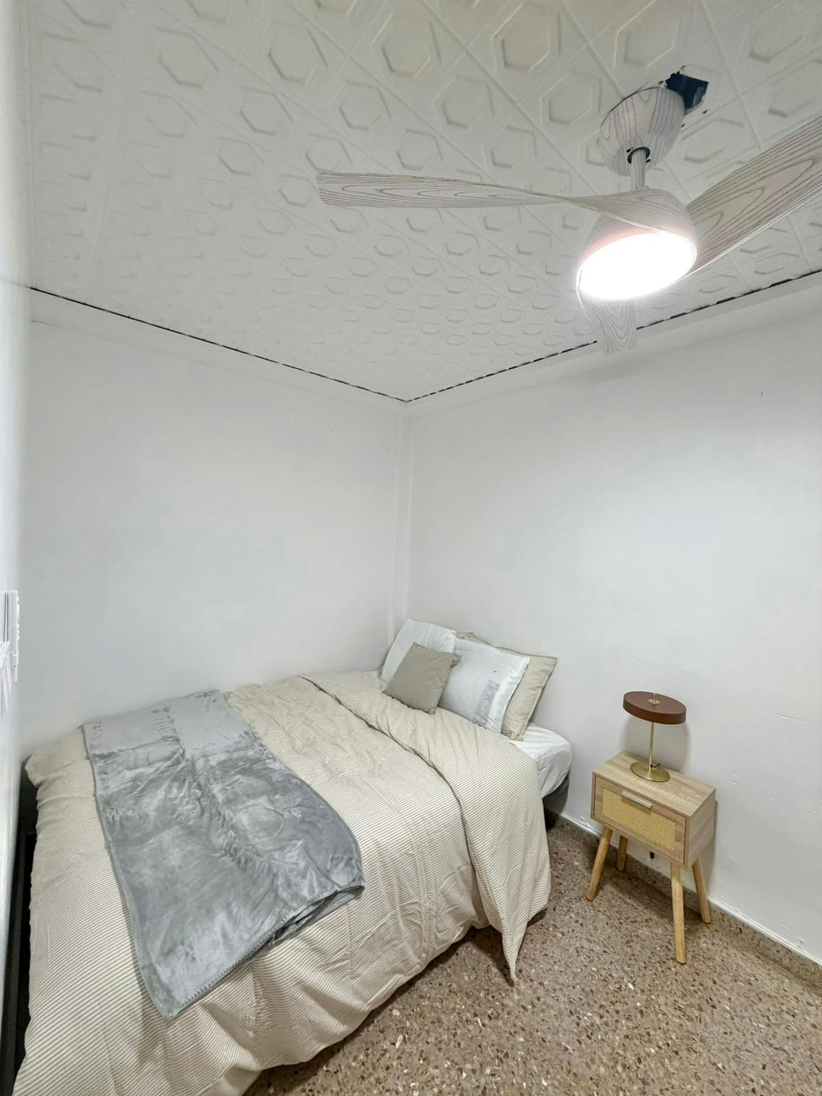Single room Xirivella, 1 bed, 10m² — photo 1