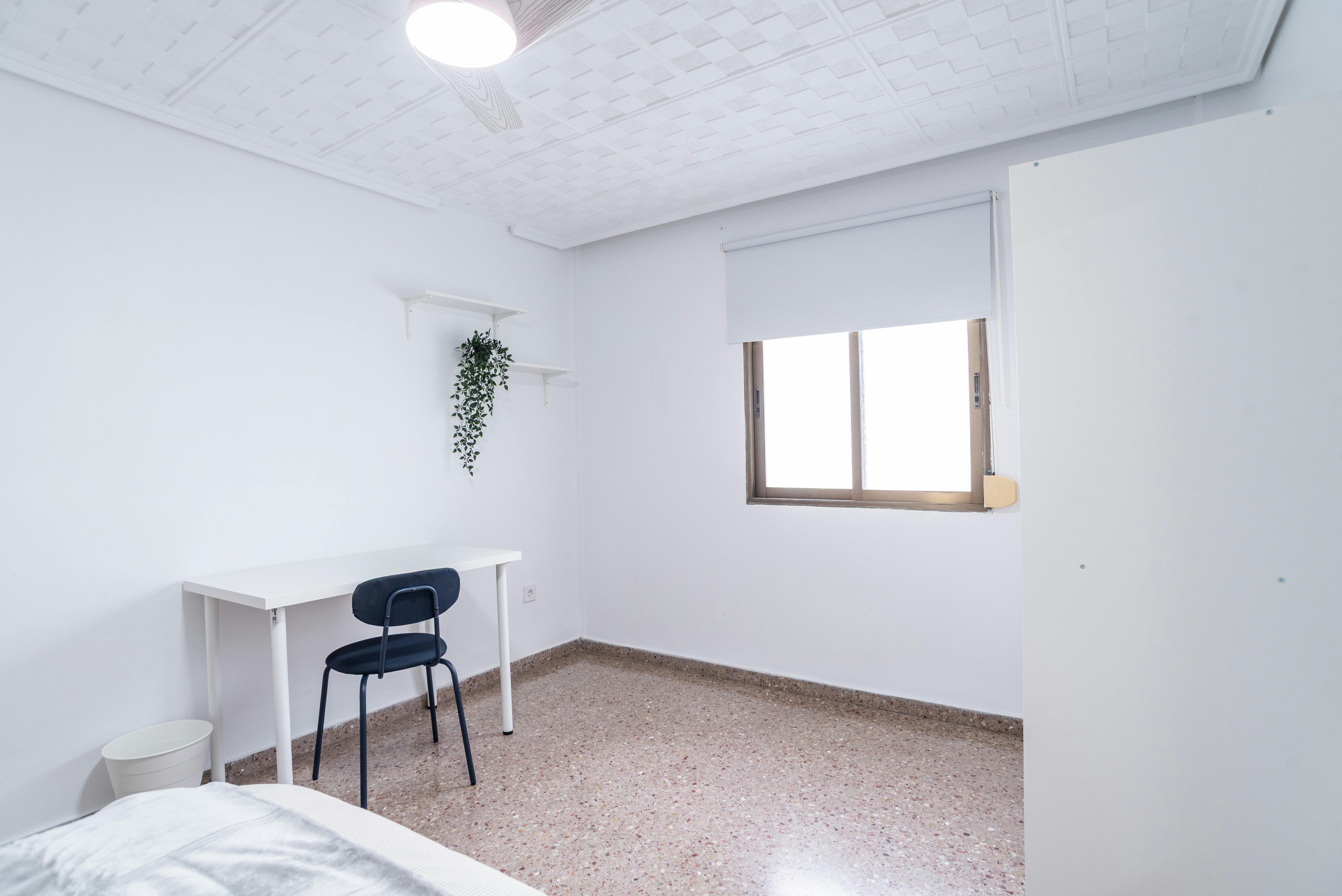 Single room Xirivella, 1 bed, 8m² — photo 18