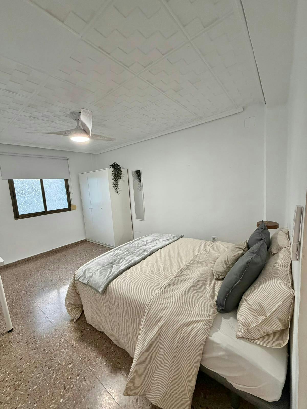 Single room Xirivella, 1 bed, 8m² — photo 4