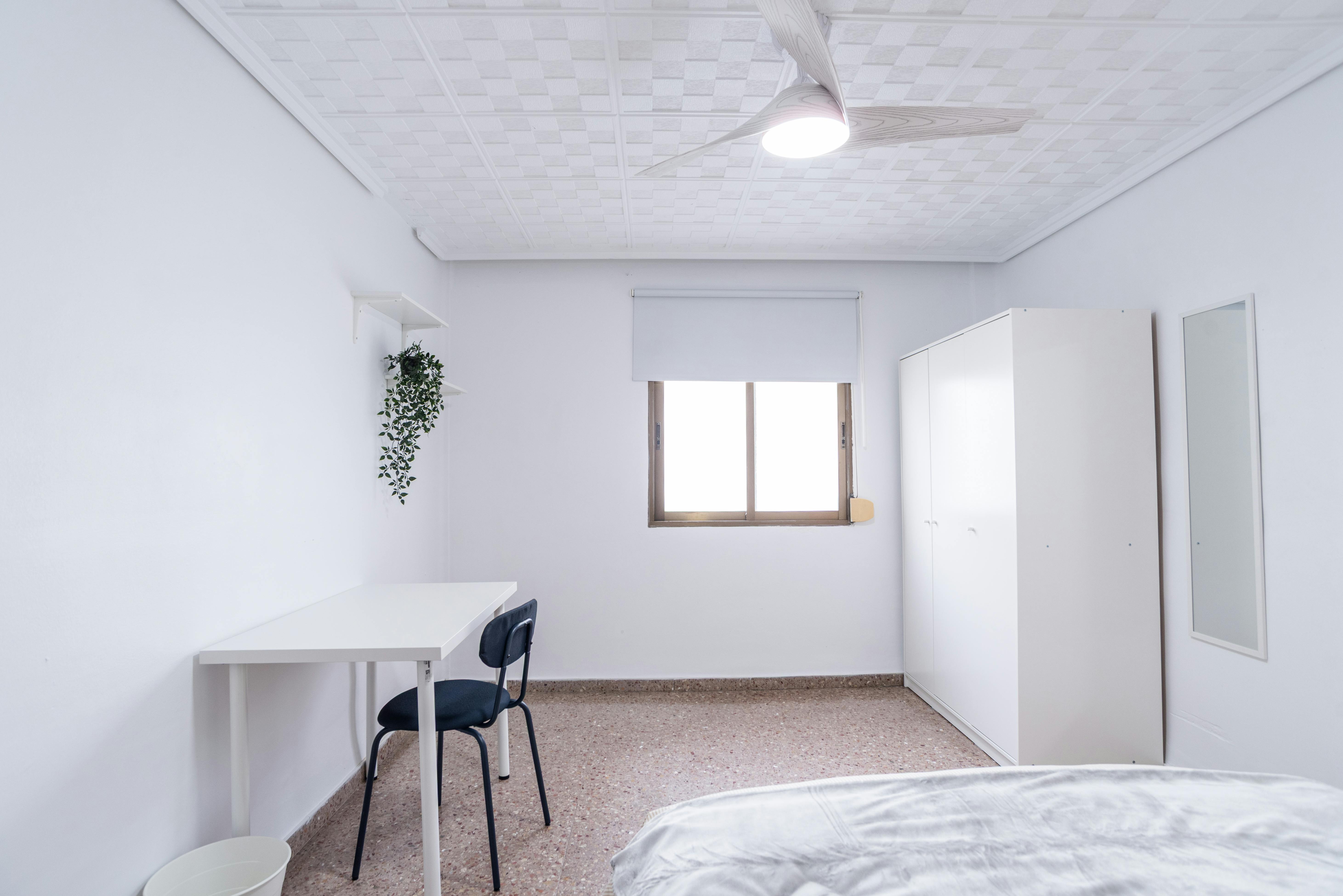 Single room Xirivella, 1 bed, 8m² — photo 20