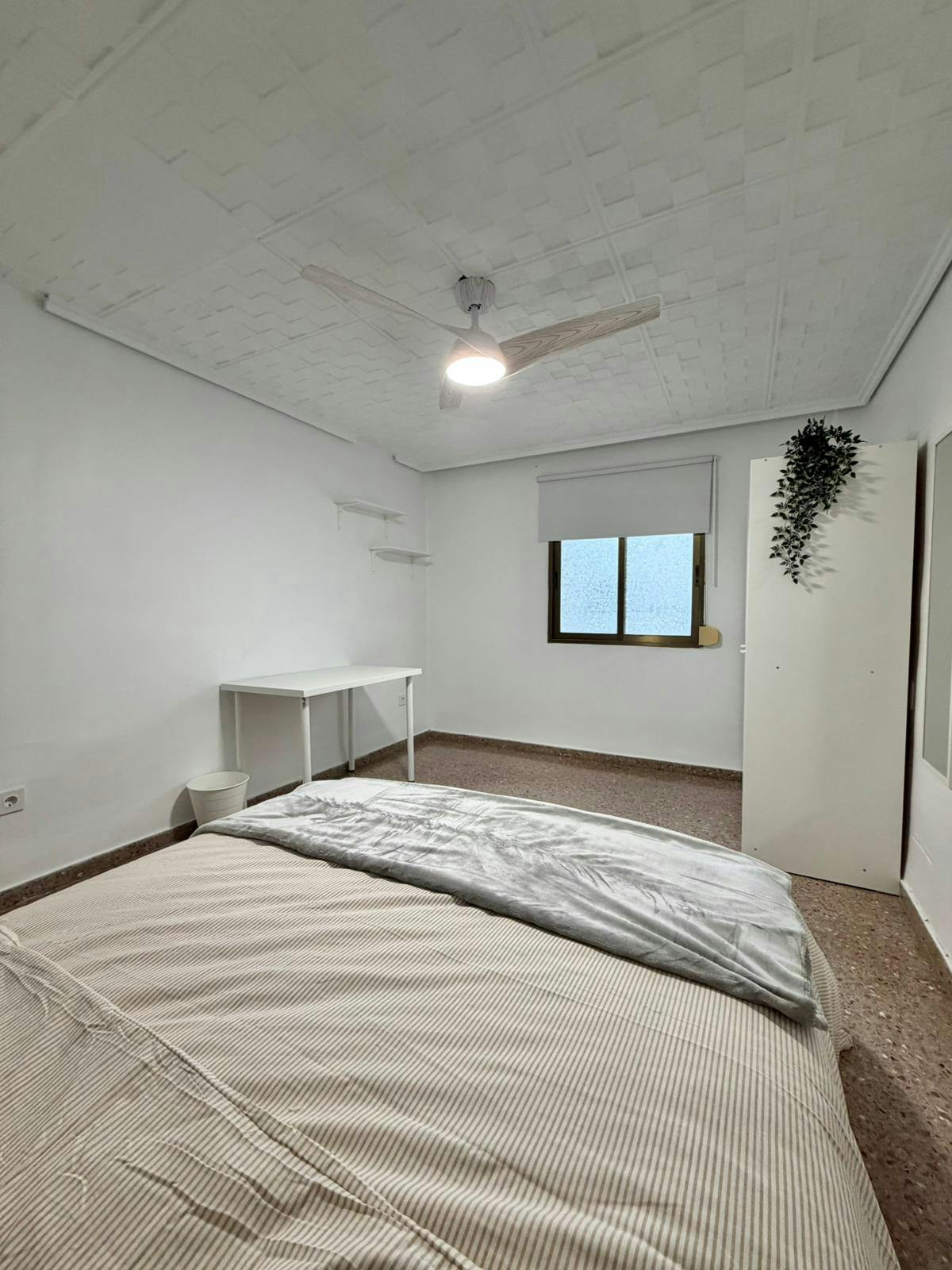 Single room Xirivella, 1 bed, 8m² — photo 3