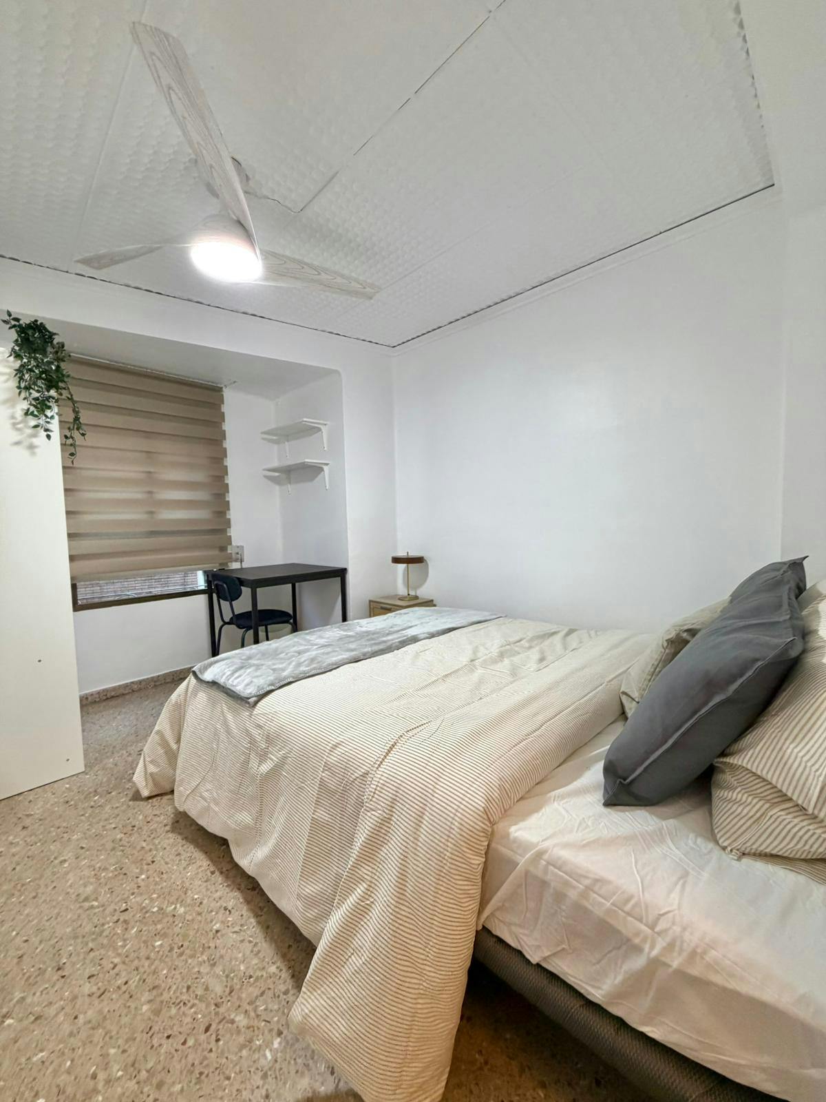 Private room for rent for €290 per month in Xirivella, Carrer de José Iturbi