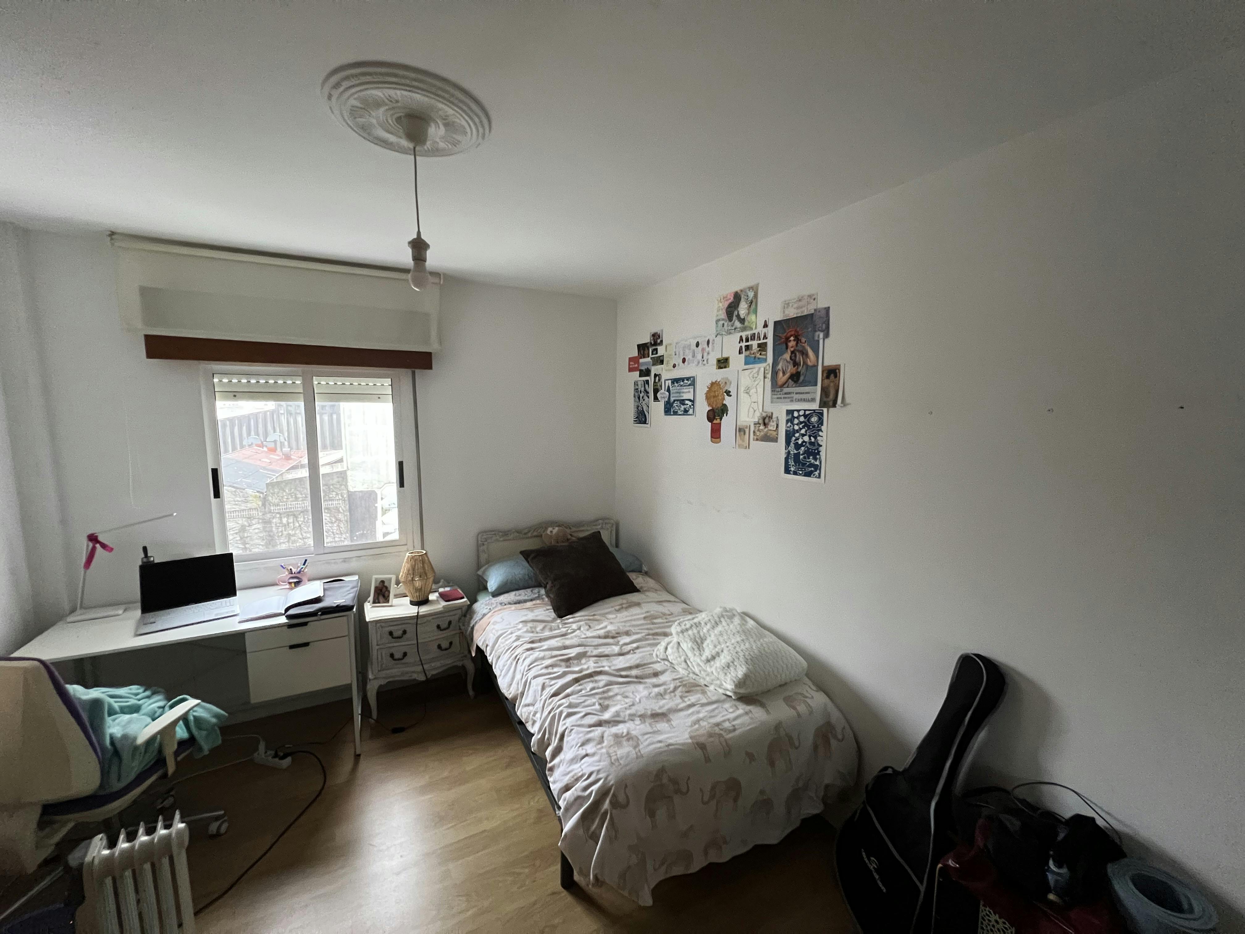 Private room for rent for €300 per month in Santiago de Compostela, Rúa da Rosa