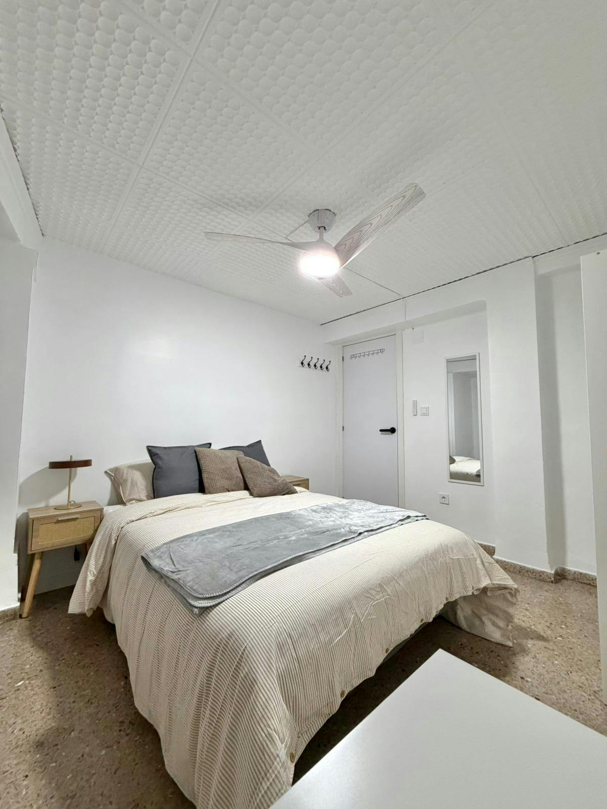 Single room Xirivella, 1 bed, 7m² — photo 1