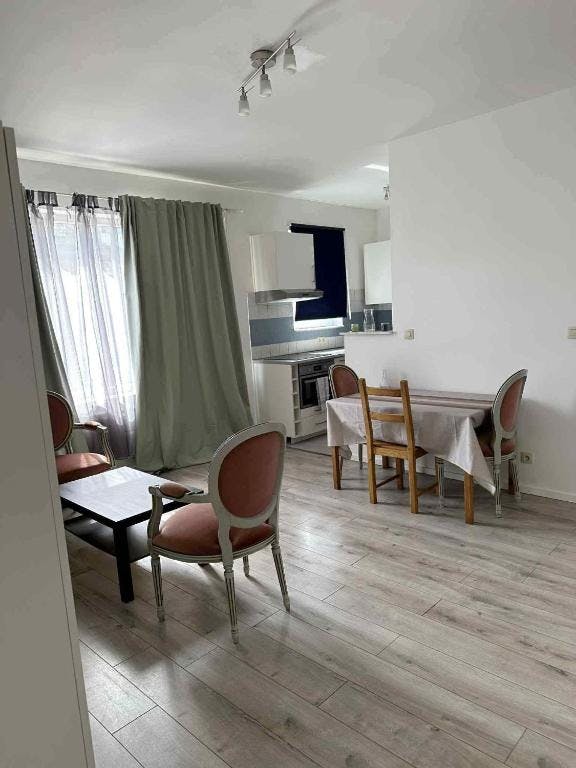 Lägenhet att hyra för 1 436 € i månaden i Ixelles, Chaussée de Wavre