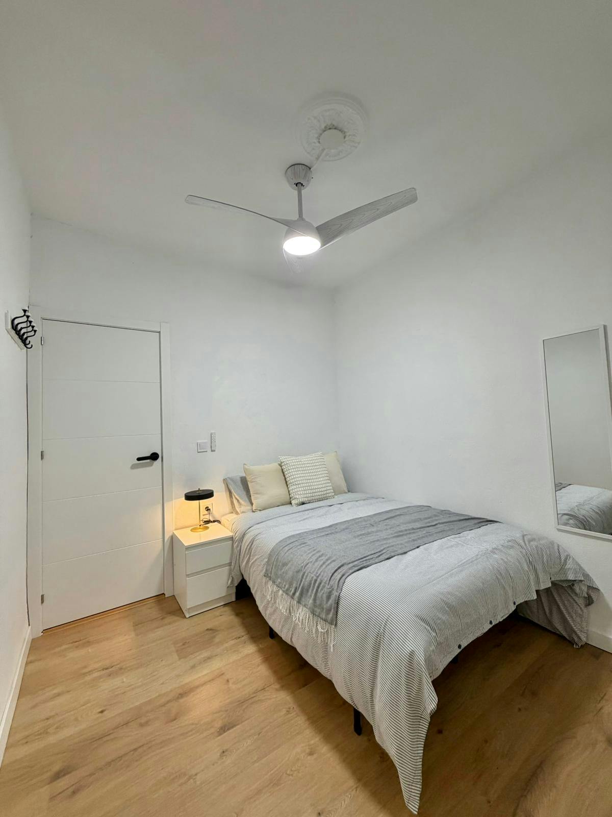 Single room Xirivella, 1 bed, 7m² — photo 1