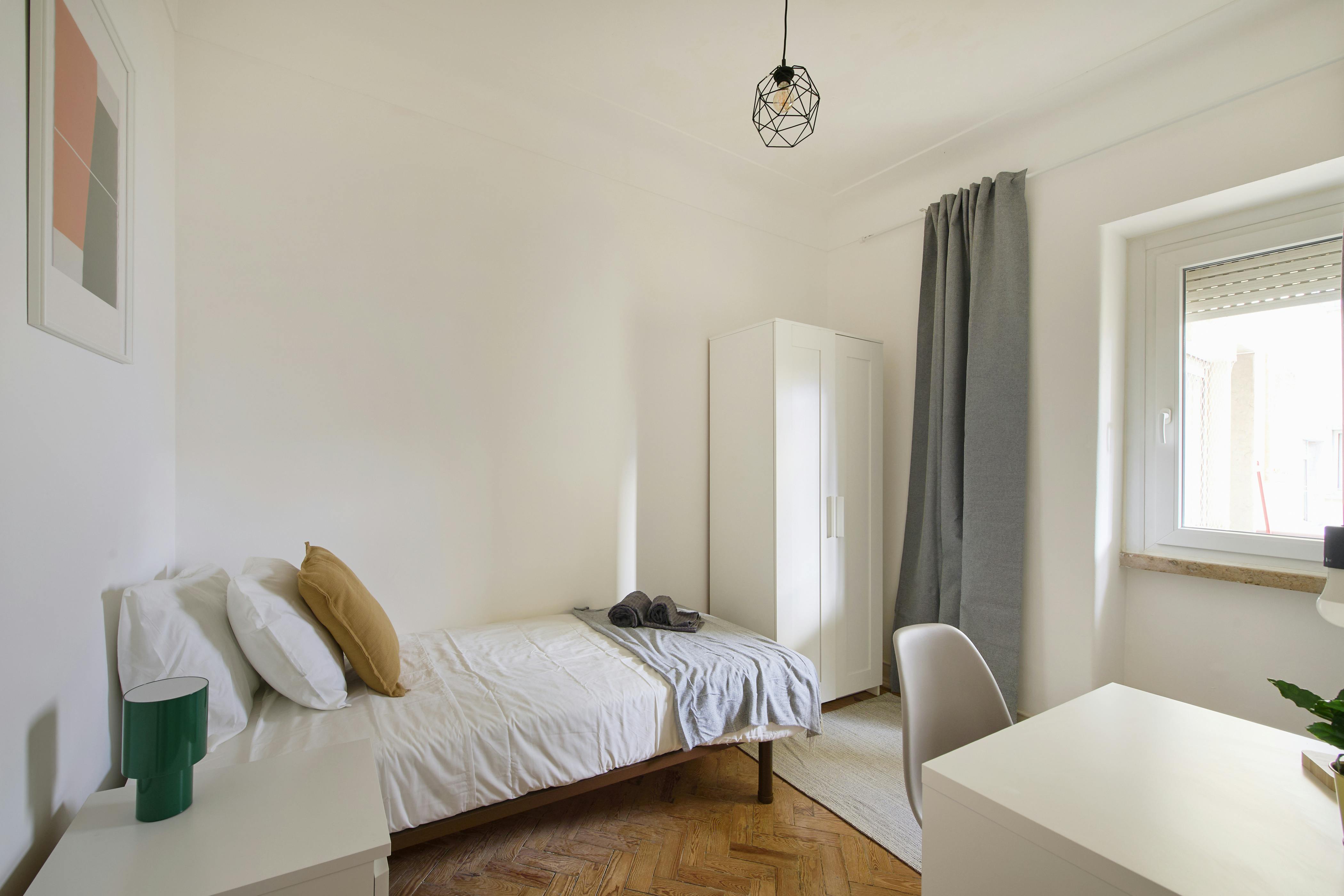 Private room for rent for €525 per month in Lisbon, Rua José Falcão