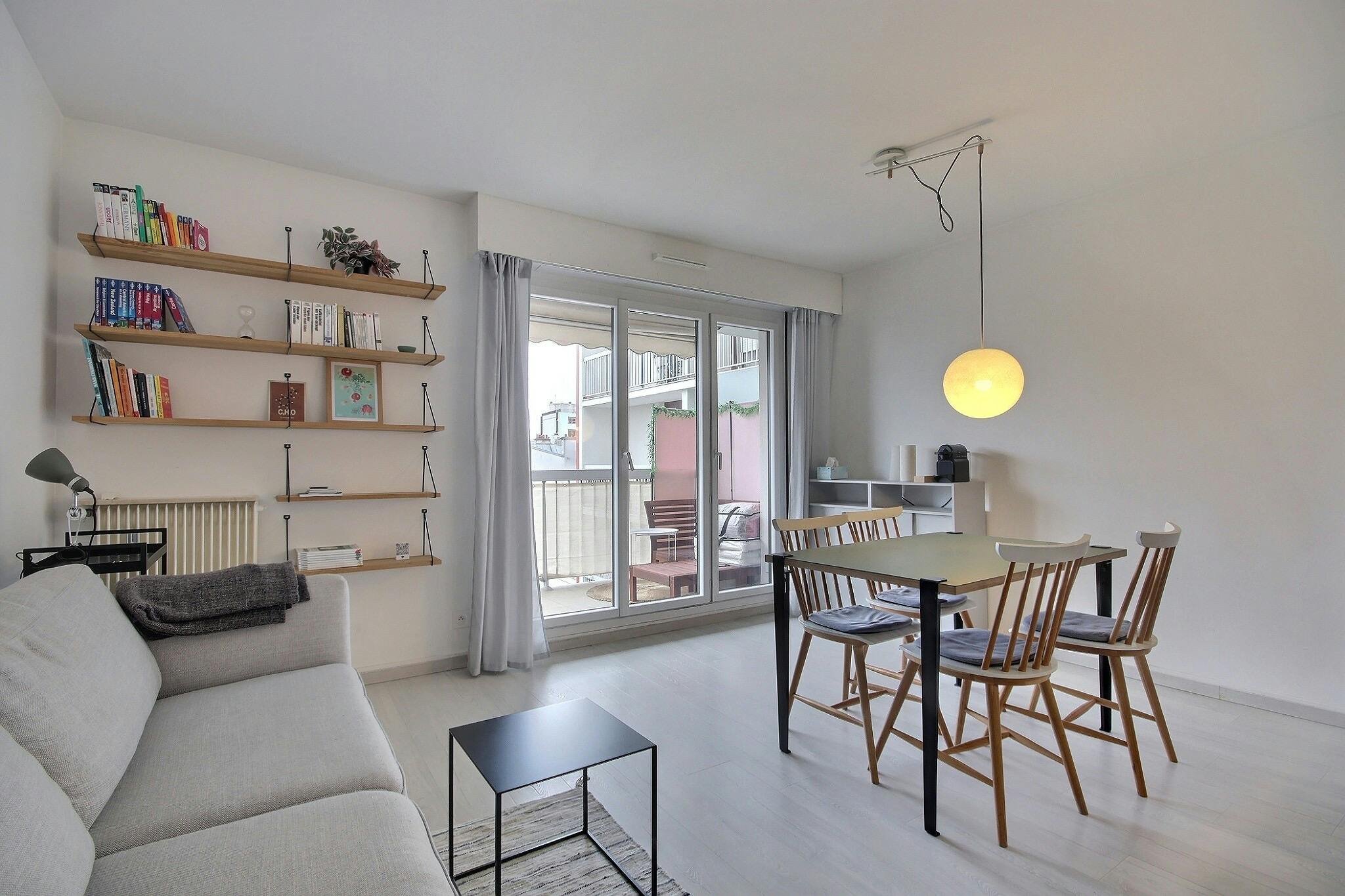 Apartment for rent for €2,106 per month in Paris, Rue Guillaume Bertrand