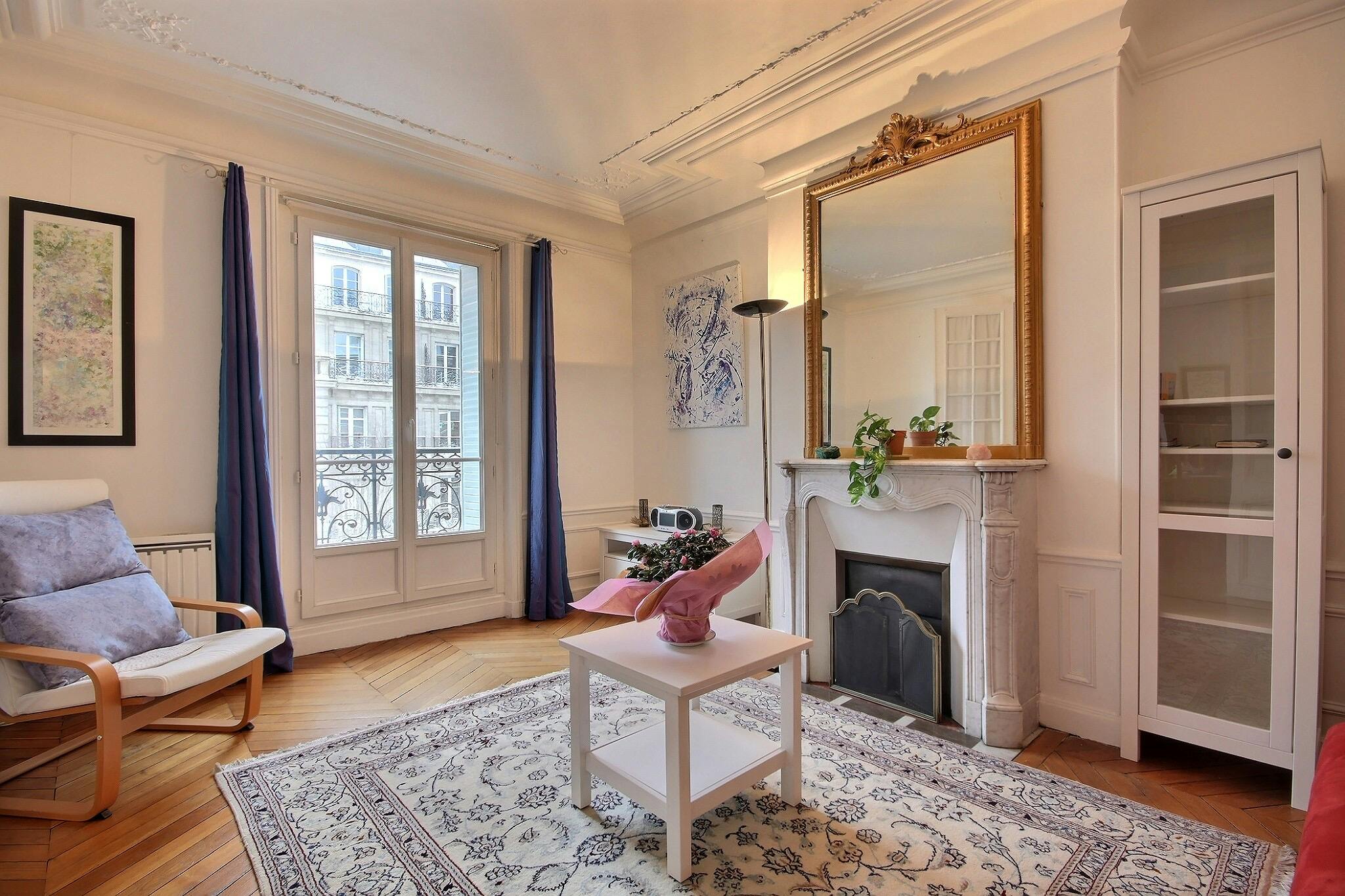 Apartment for rent for €2,214 per month in Paris, Rue Fabre d'Eglantine